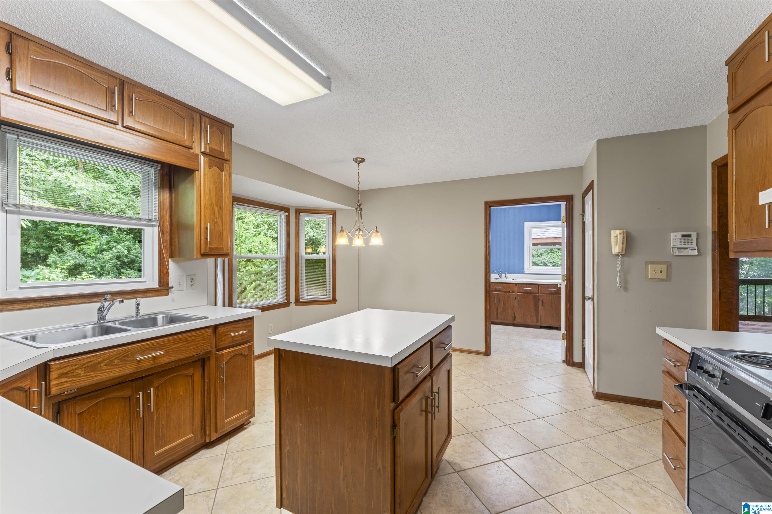1044 MELISSA CIRCLE