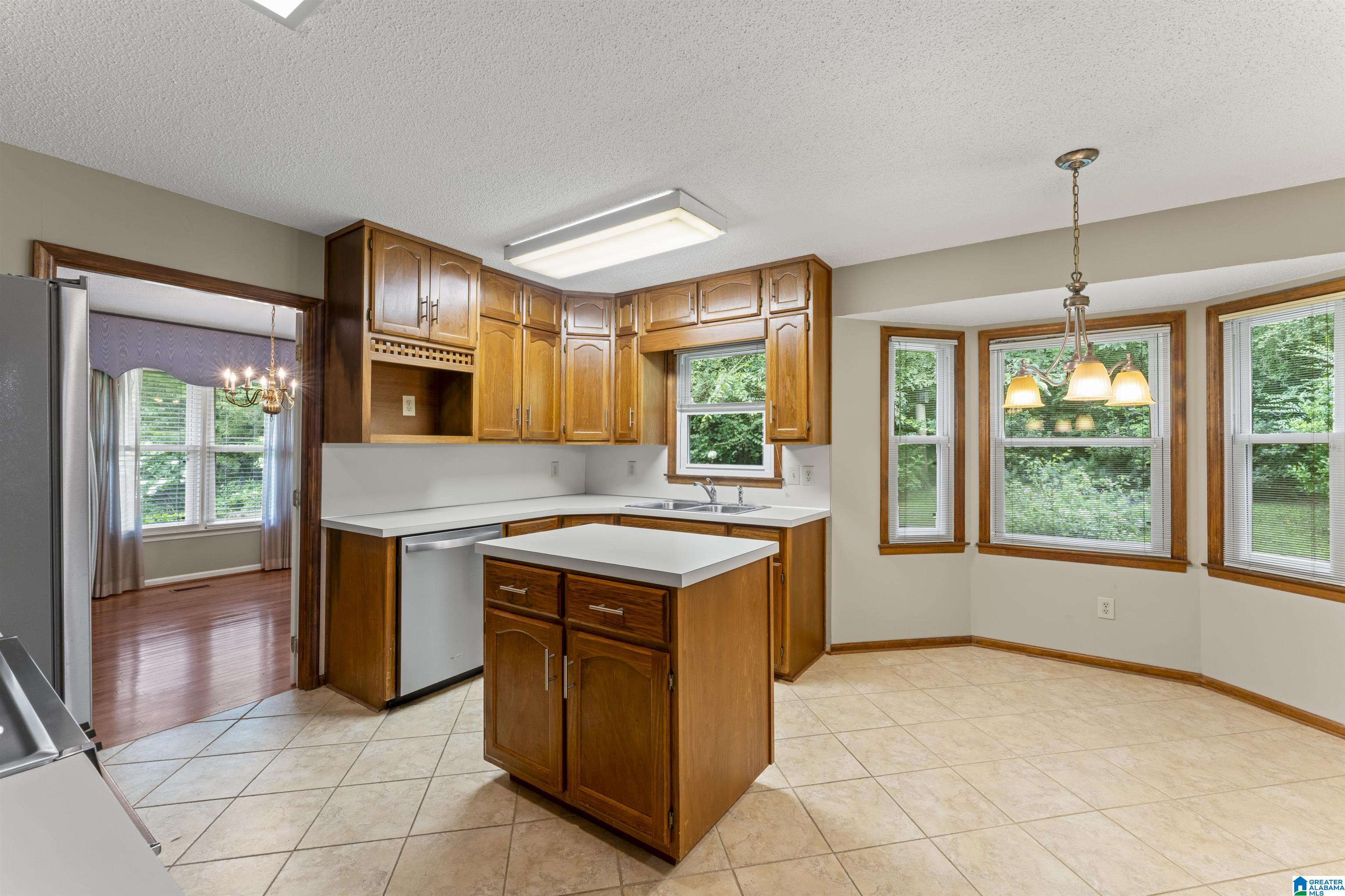 1044 MELISSA CIRCLE