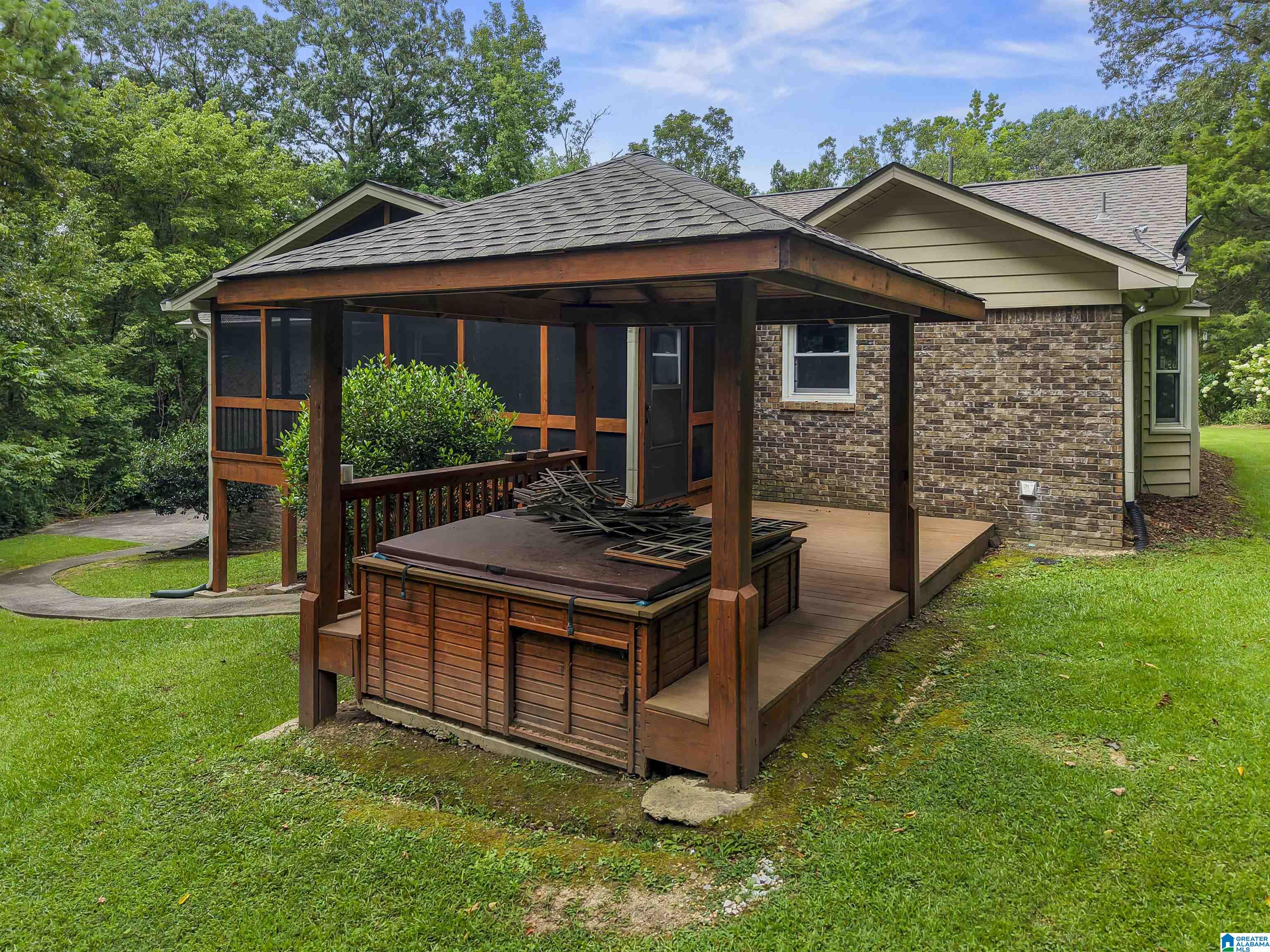 1044 MELISSA CIRCLE
