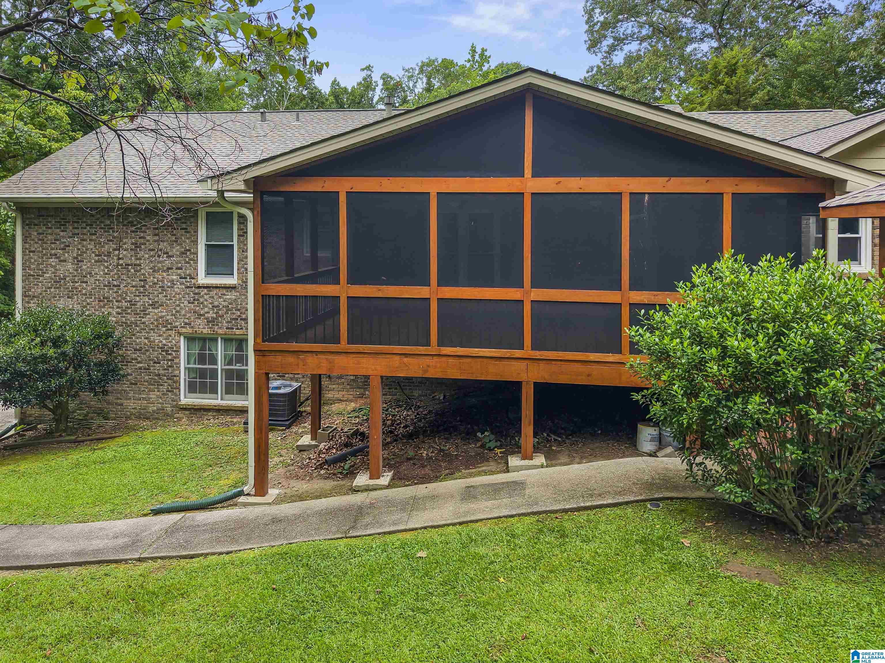 1044 MELISSA CIRCLE