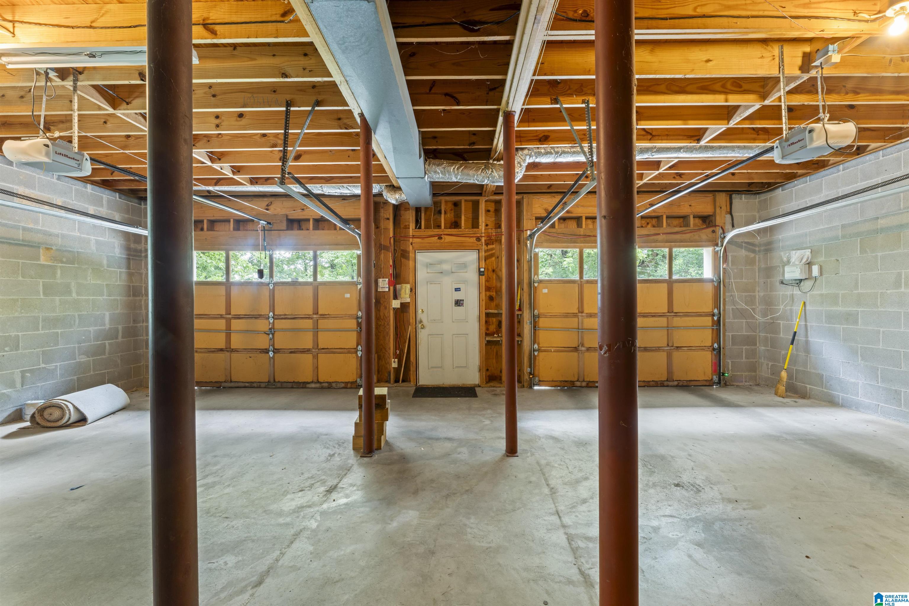 1044 MELISSA CIRCLE