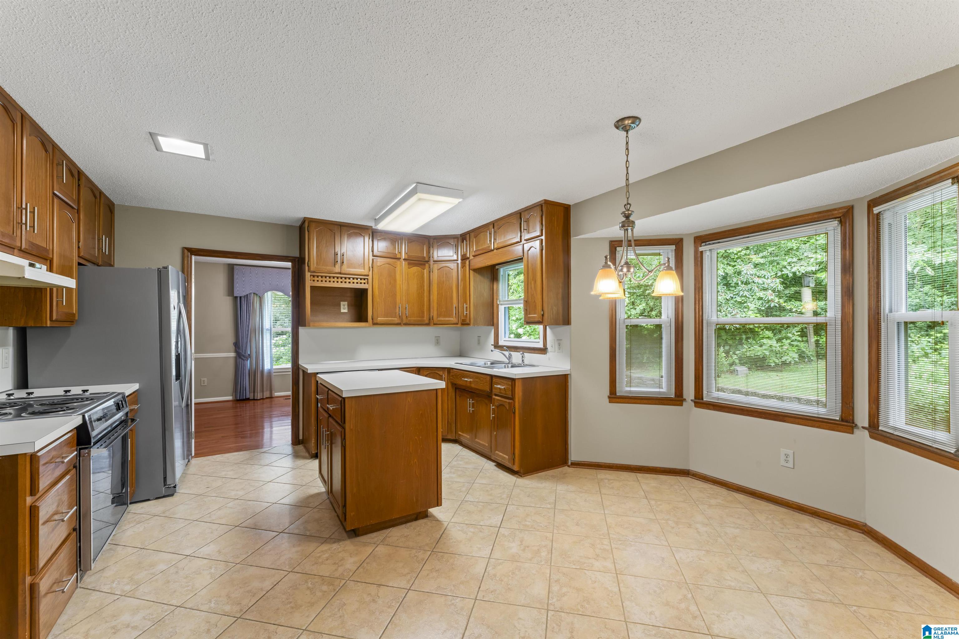 1044 MELISSA CIRCLE