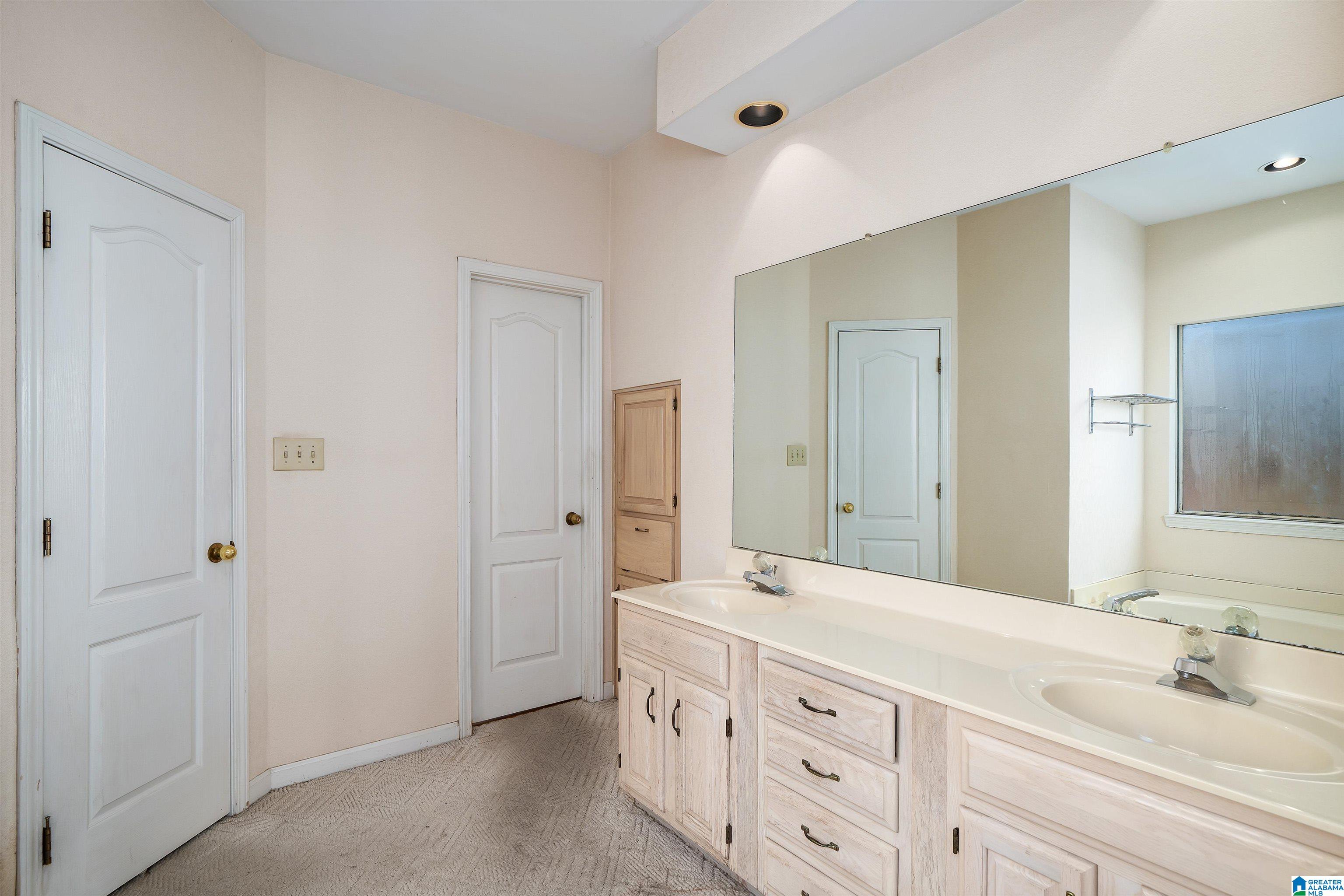 3104 CANTERBURY PLACE