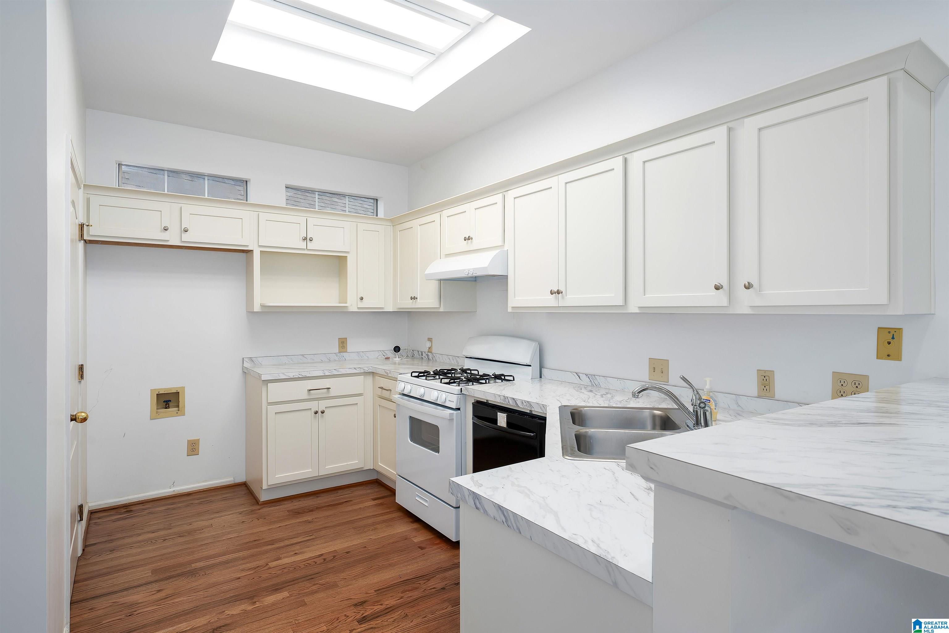 3104 CANTERBURY PLACE