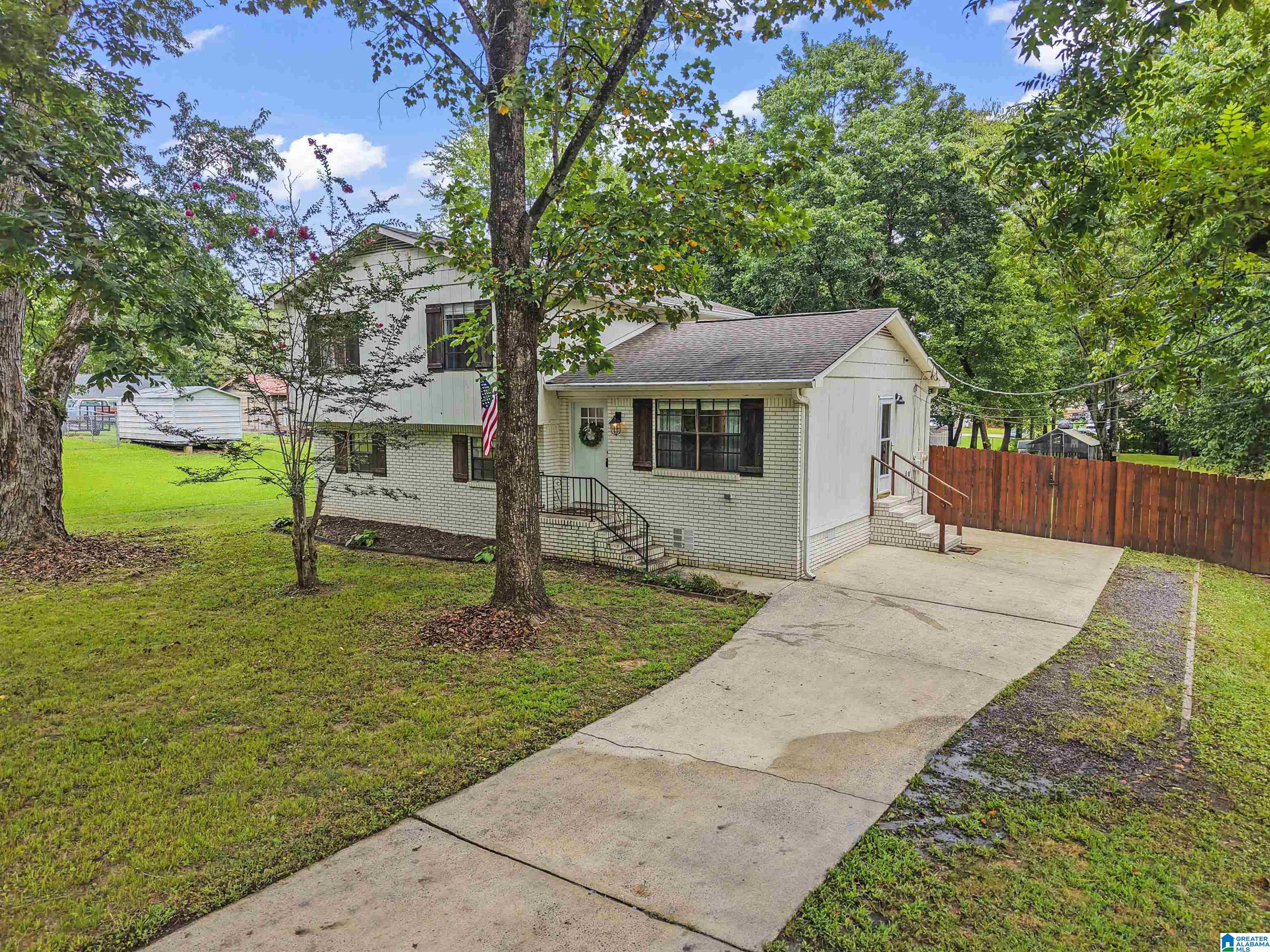1813 LINDEN STREET