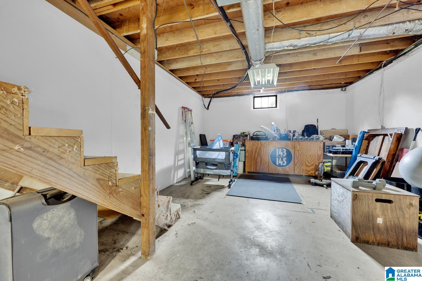 204 OAK DRIVE W