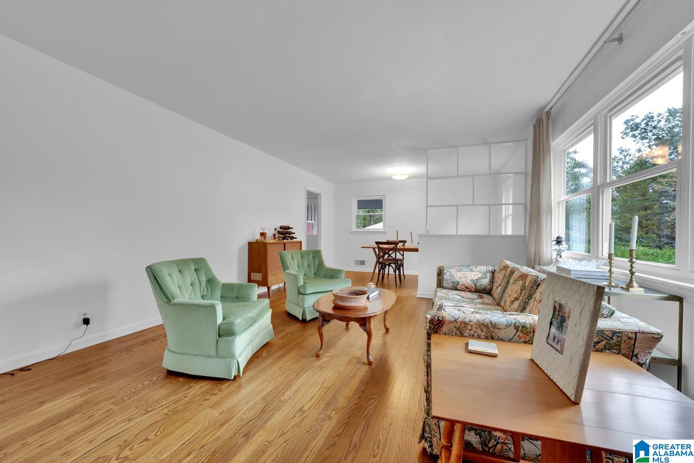 204 OAK DRIVE W