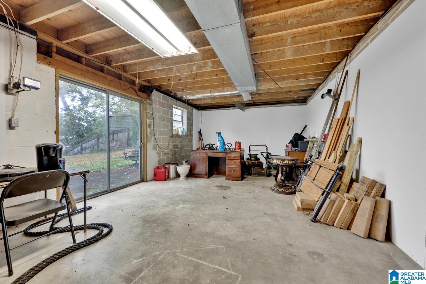 204 OAK DRIVE W