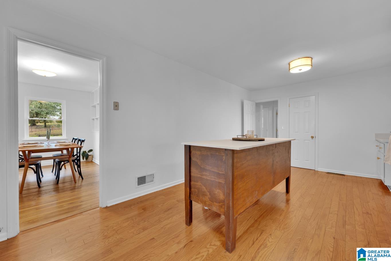204 OAK DRIVE W