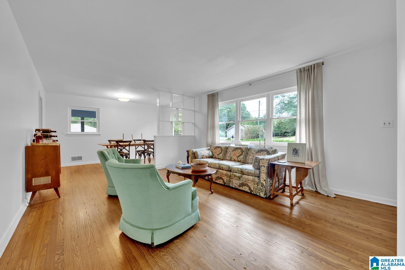 204 OAK DRIVE W