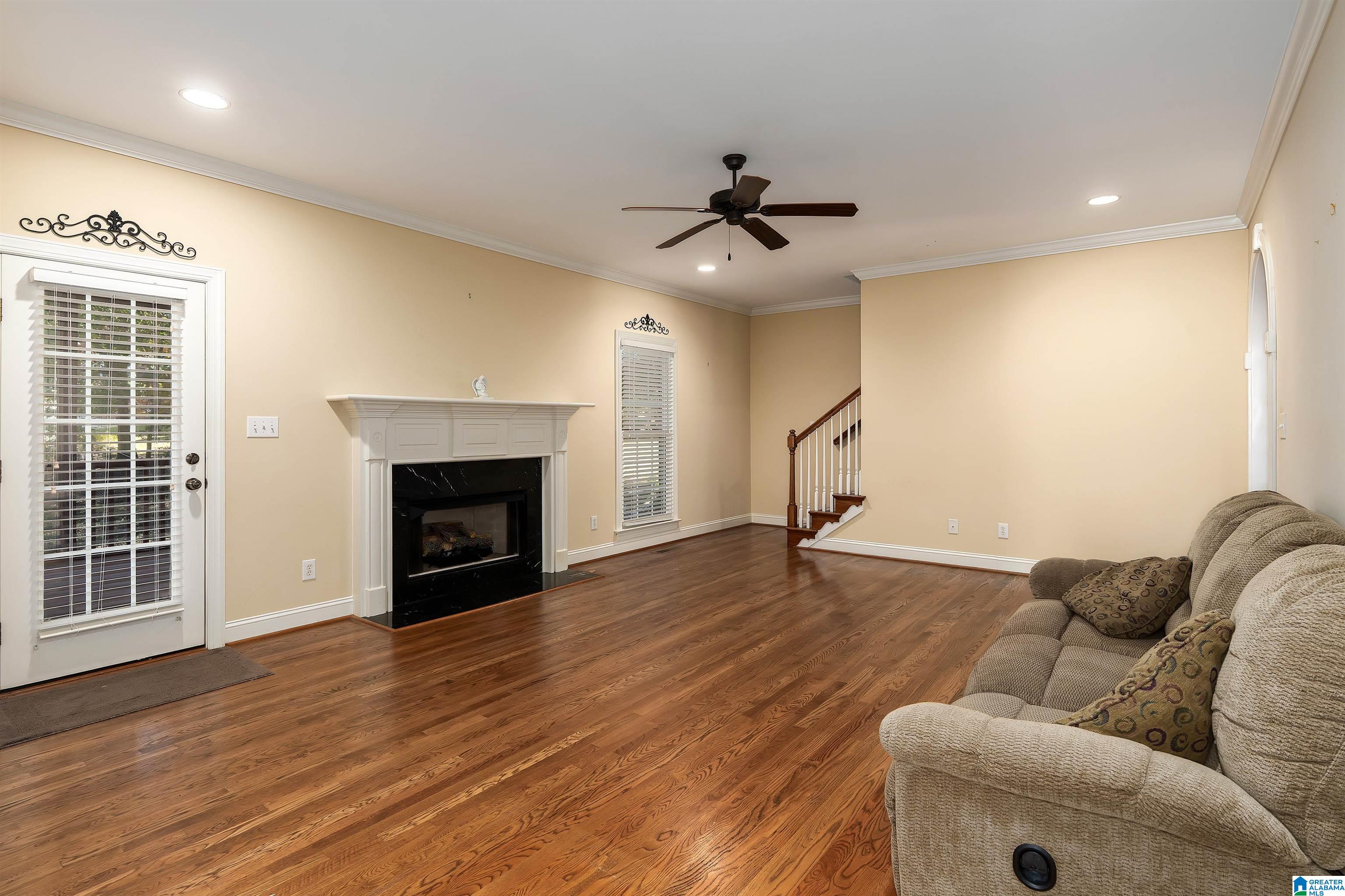 6927 WOODVALE LANE