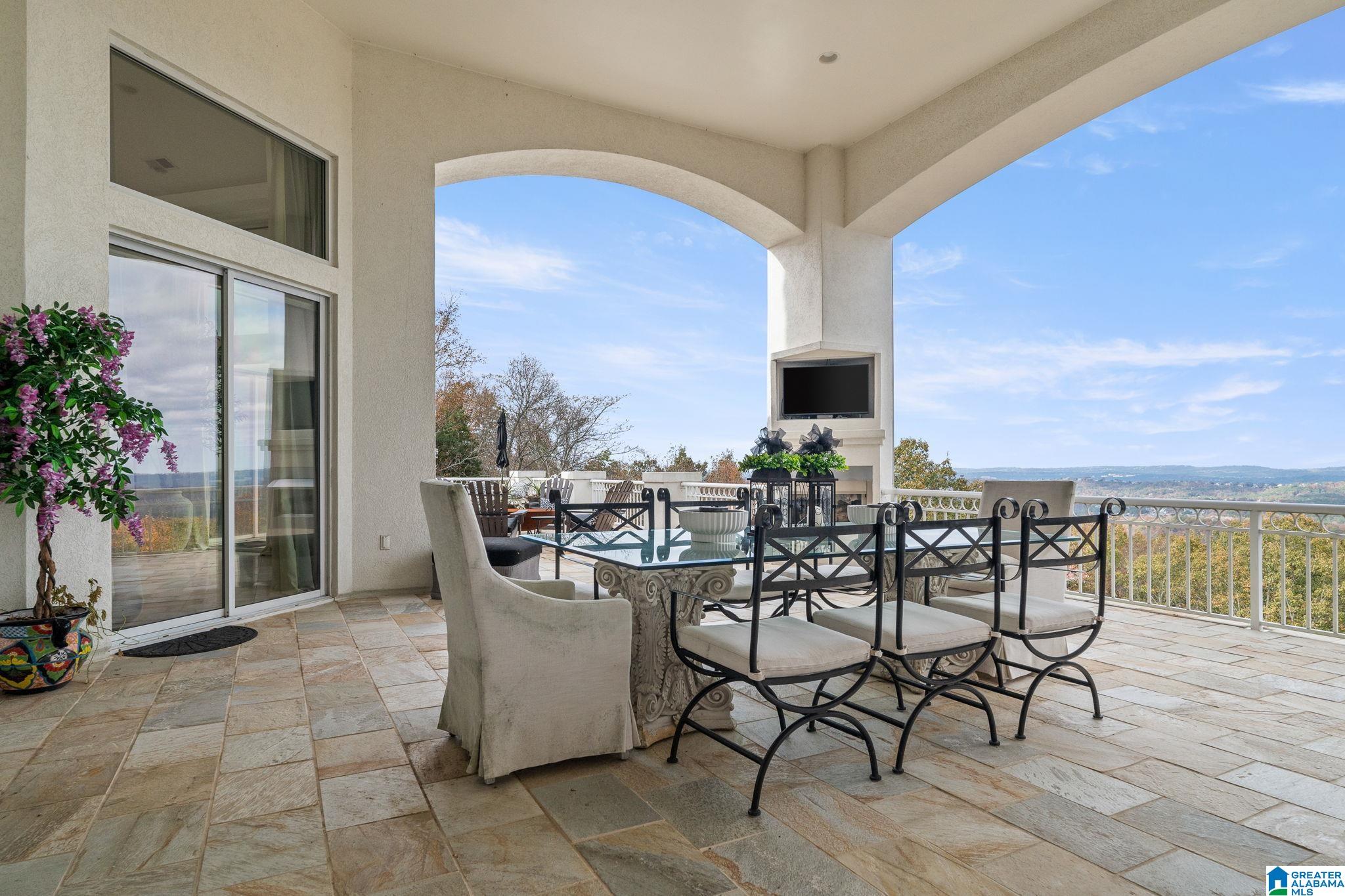 1157 GREYSTONE CREST