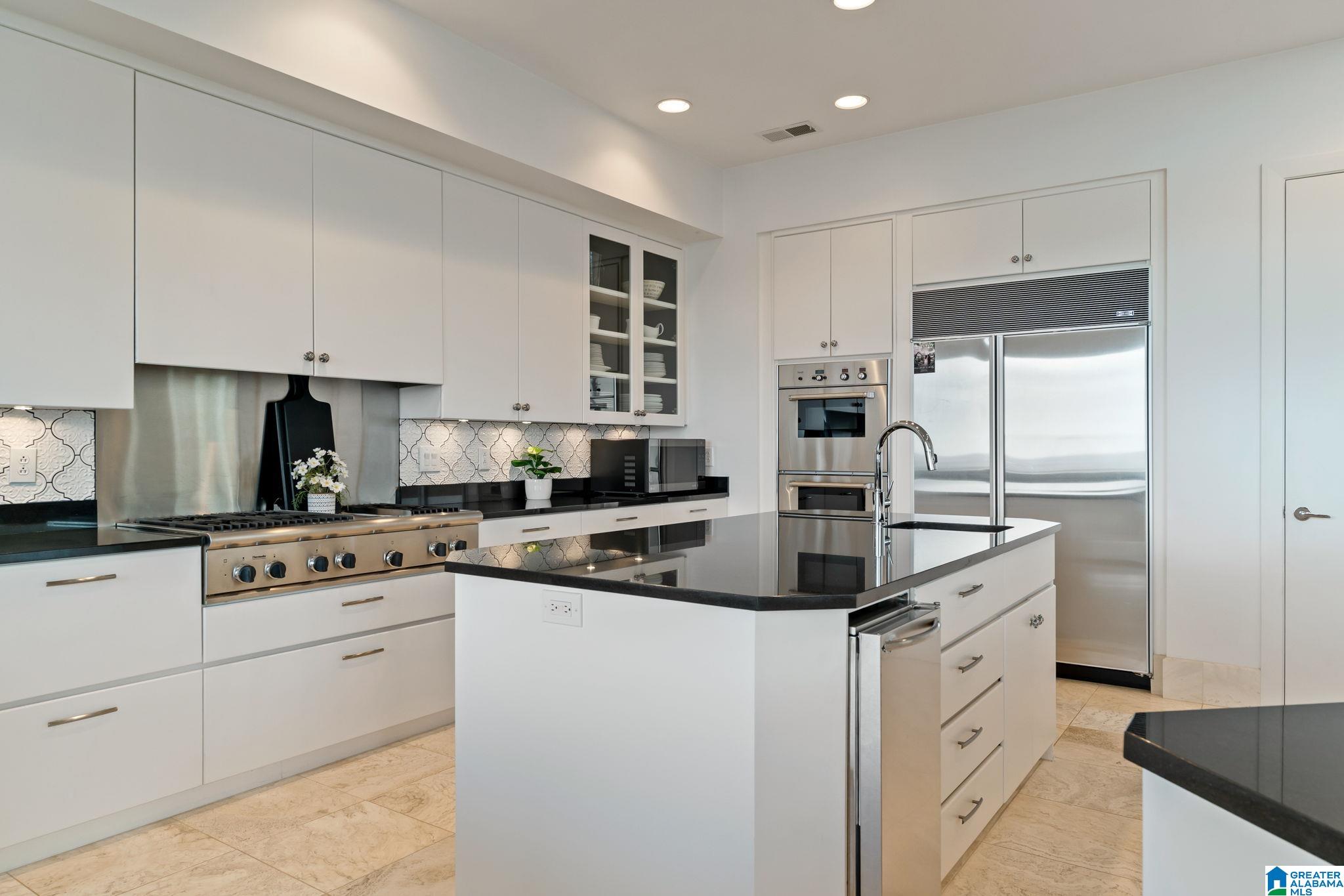 1157 GREYSTONE CREST