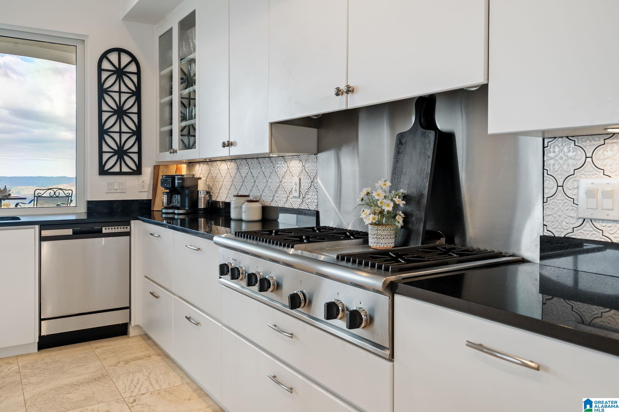 1157 GREYSTONE CREST