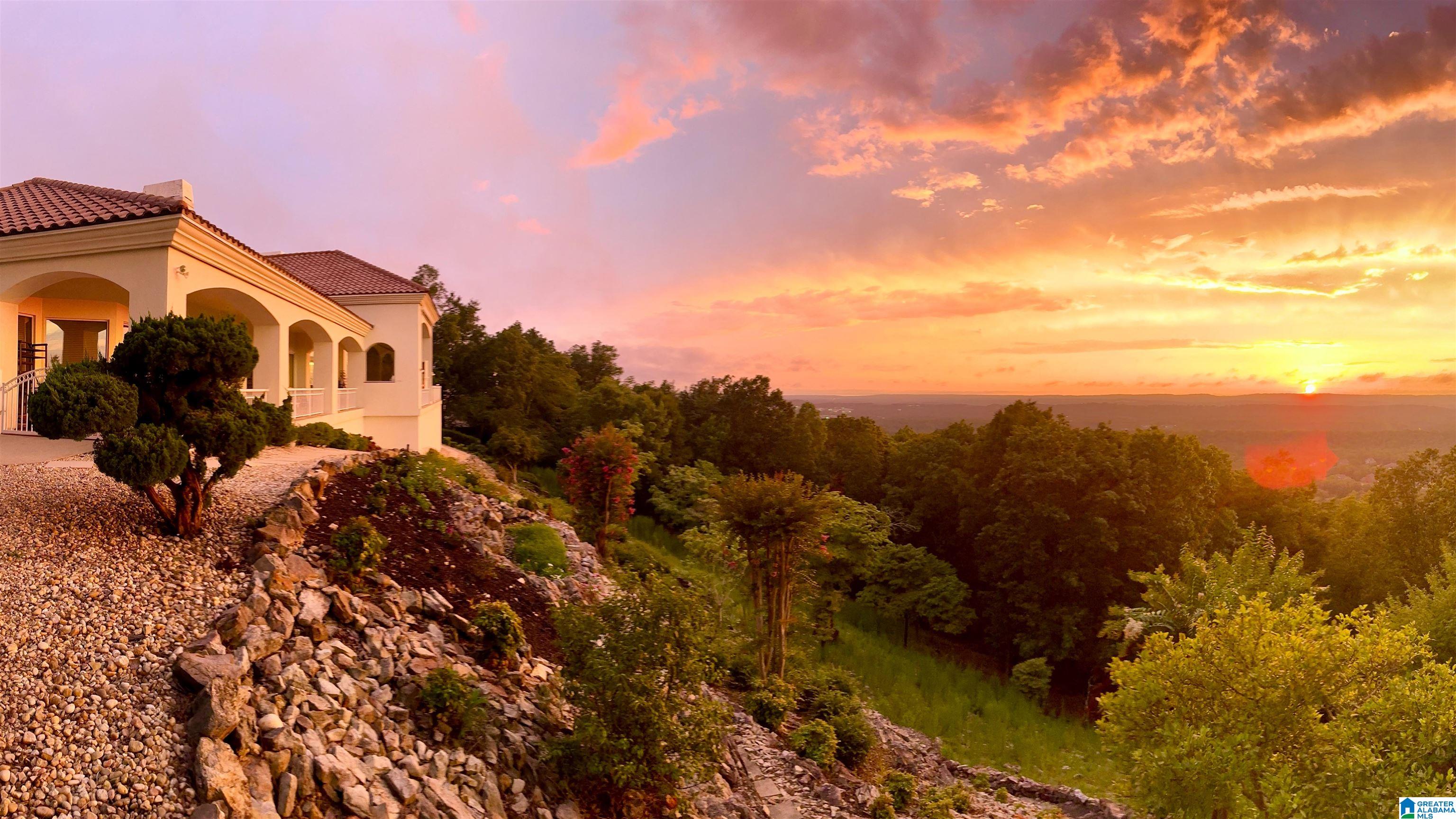 1157 GREYSTONE CREST