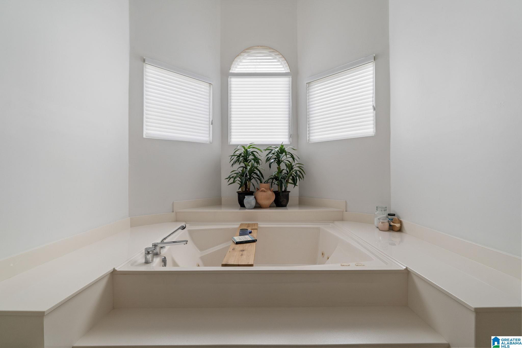 1157 GREYSTONE CREST