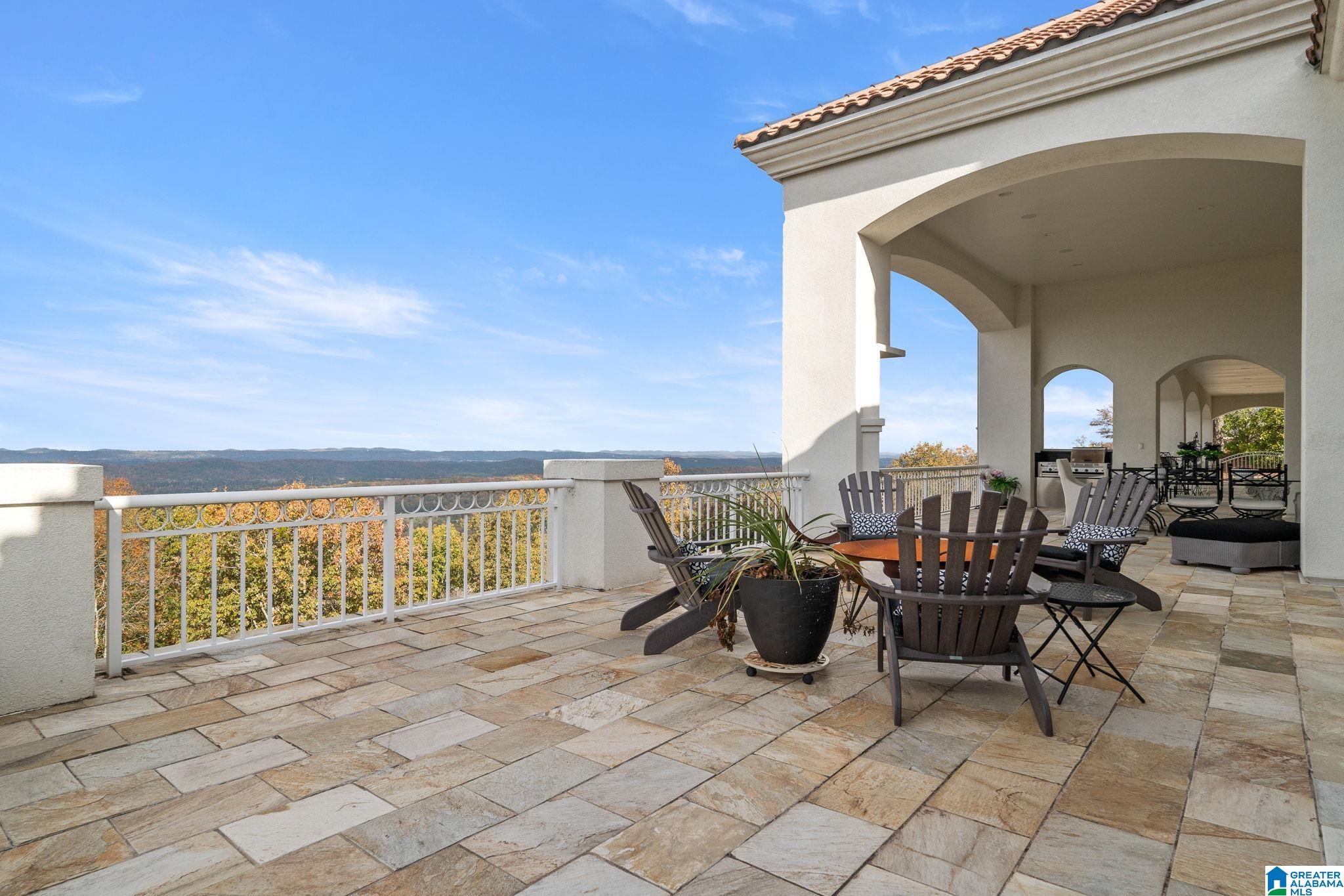 1157 GREYSTONE CREST