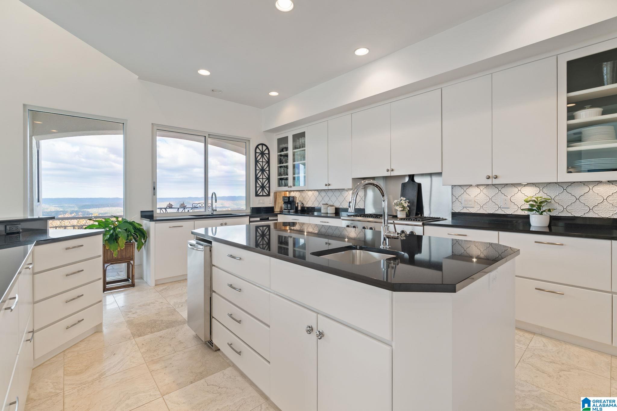 1157 GREYSTONE CREST