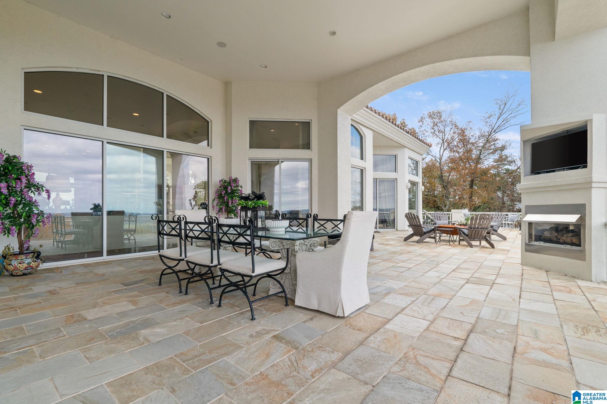 1157 GREYSTONE CREST