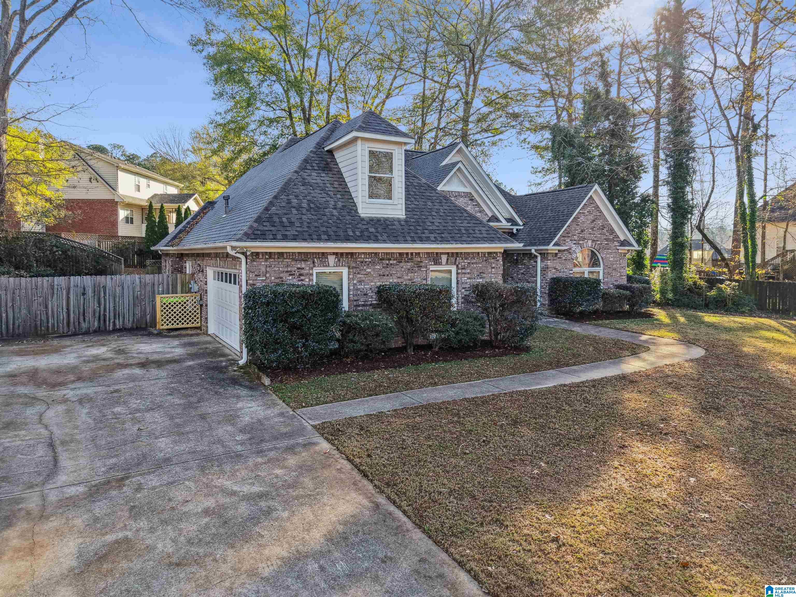 539 WOODRUFF PARKWAY