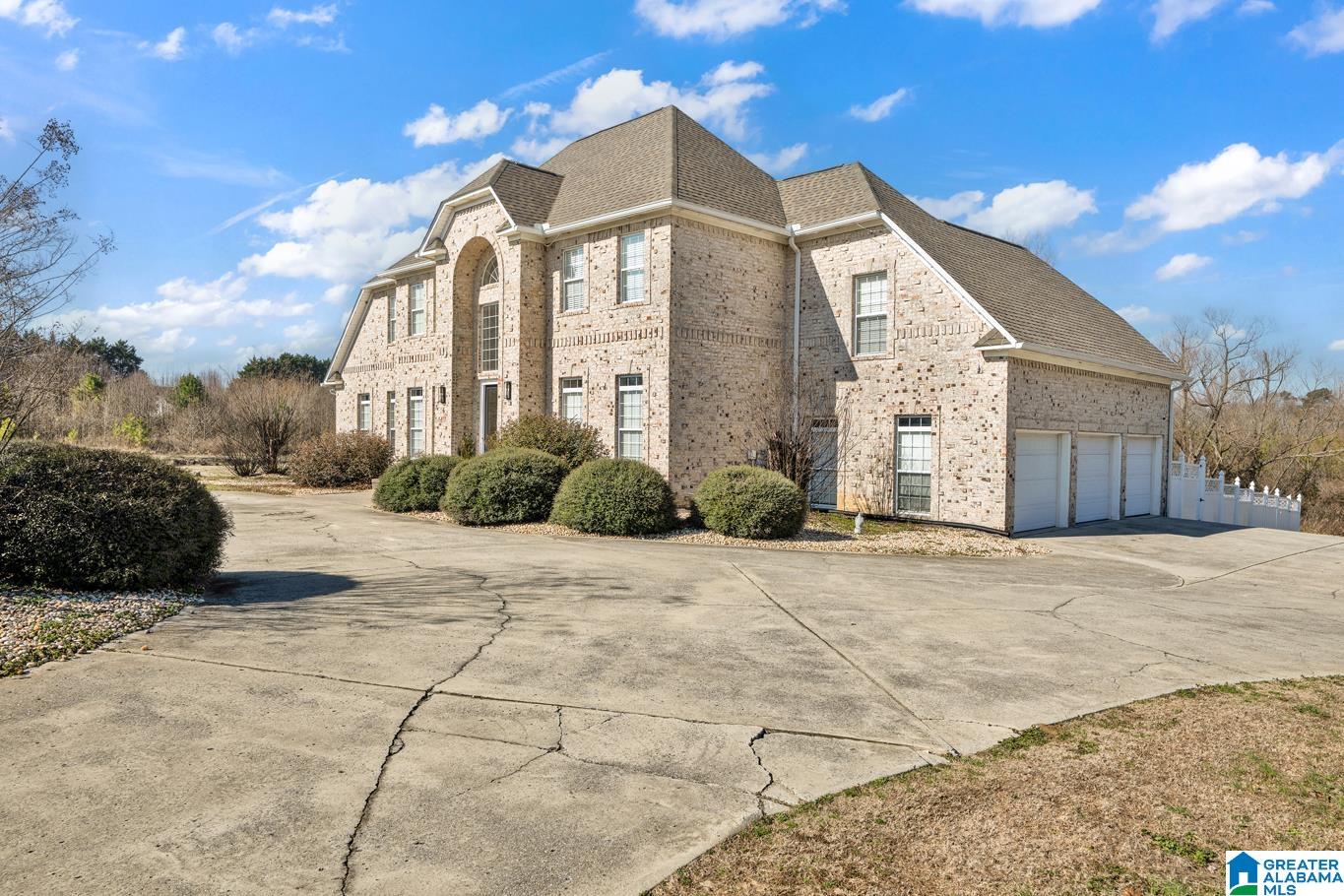 76 DERRICK CIRCLE