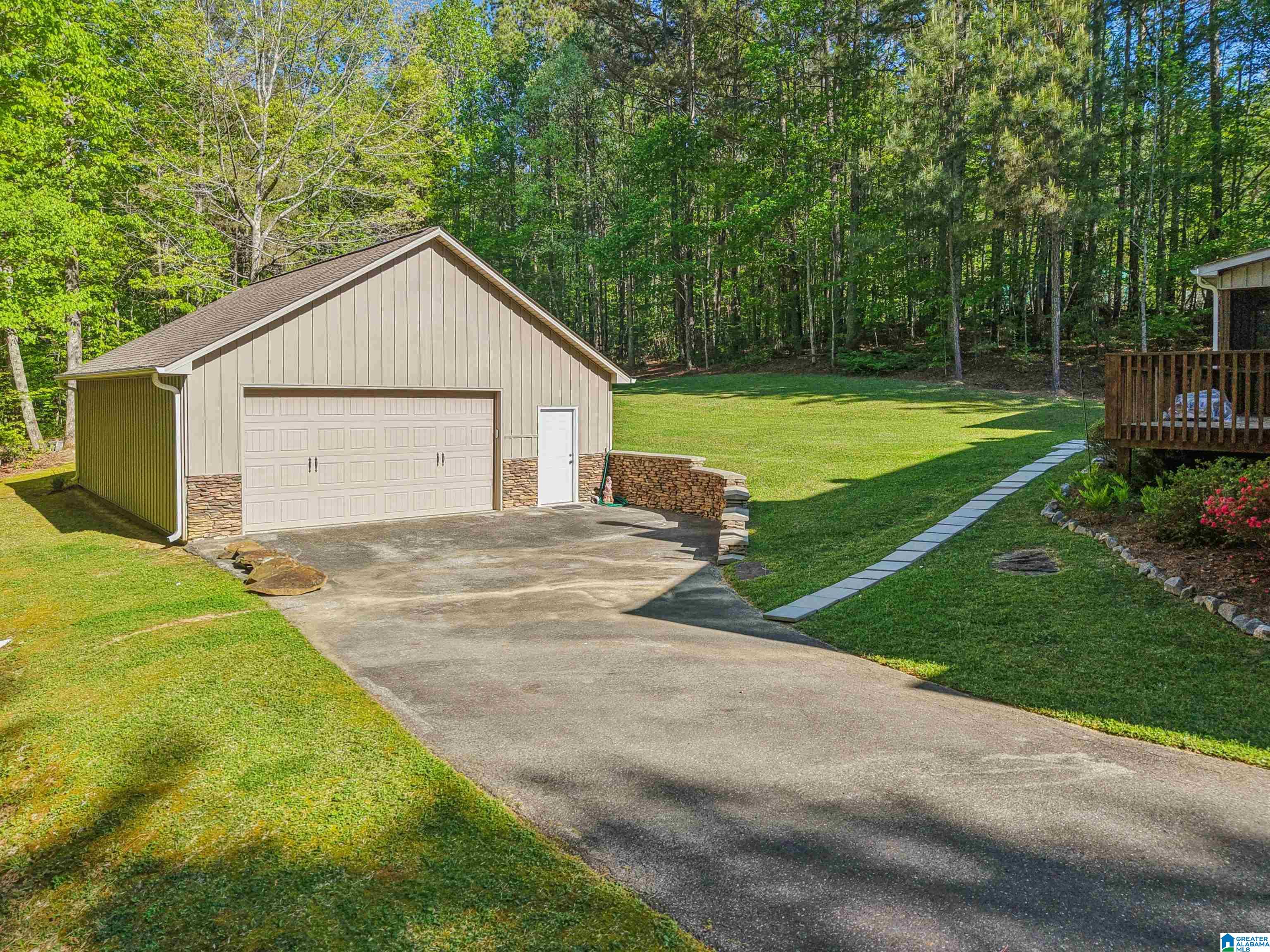 910 TWIN BLUFFS DRIVE