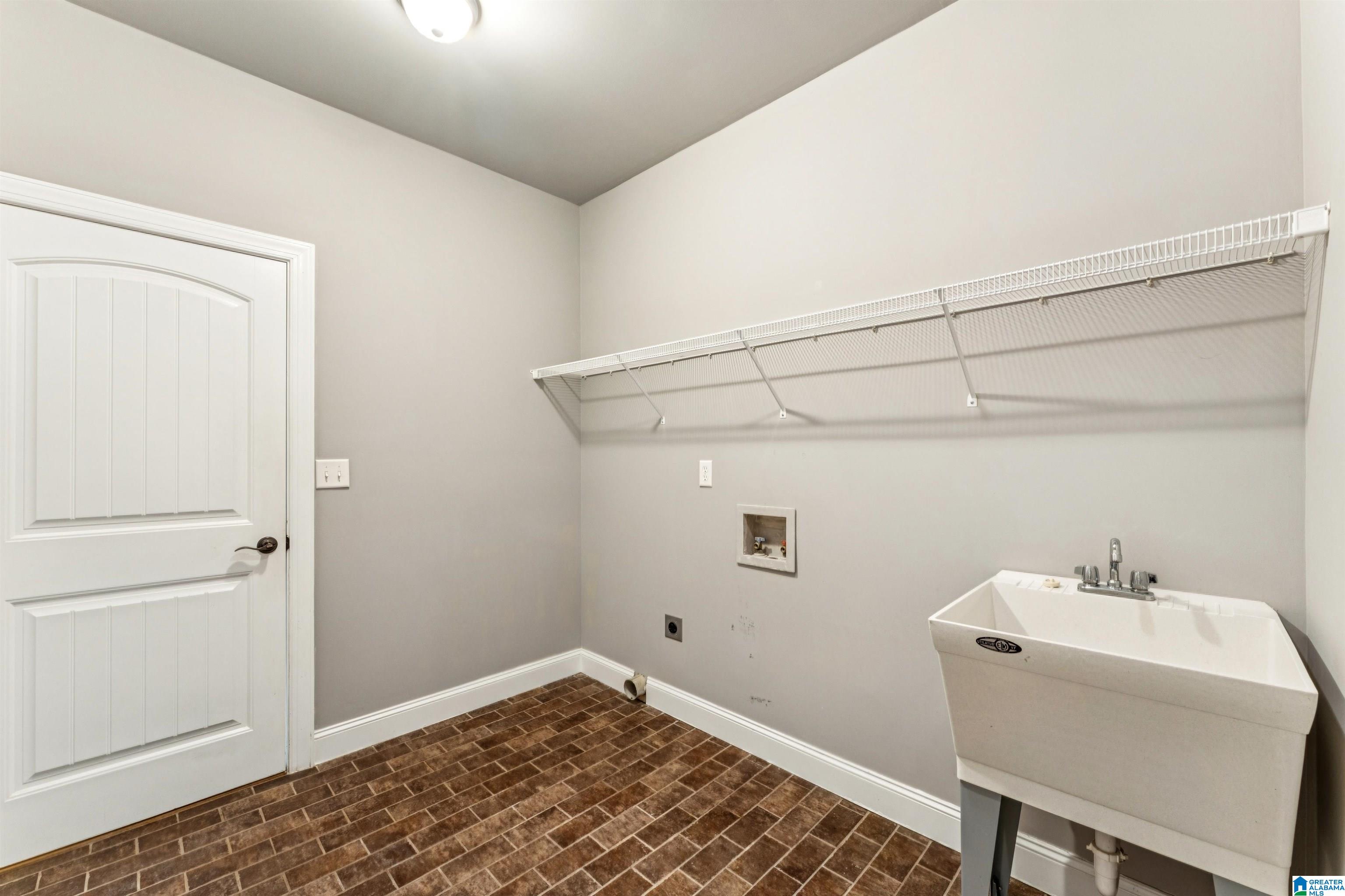 910 TWIN BLUFFS DRIVE