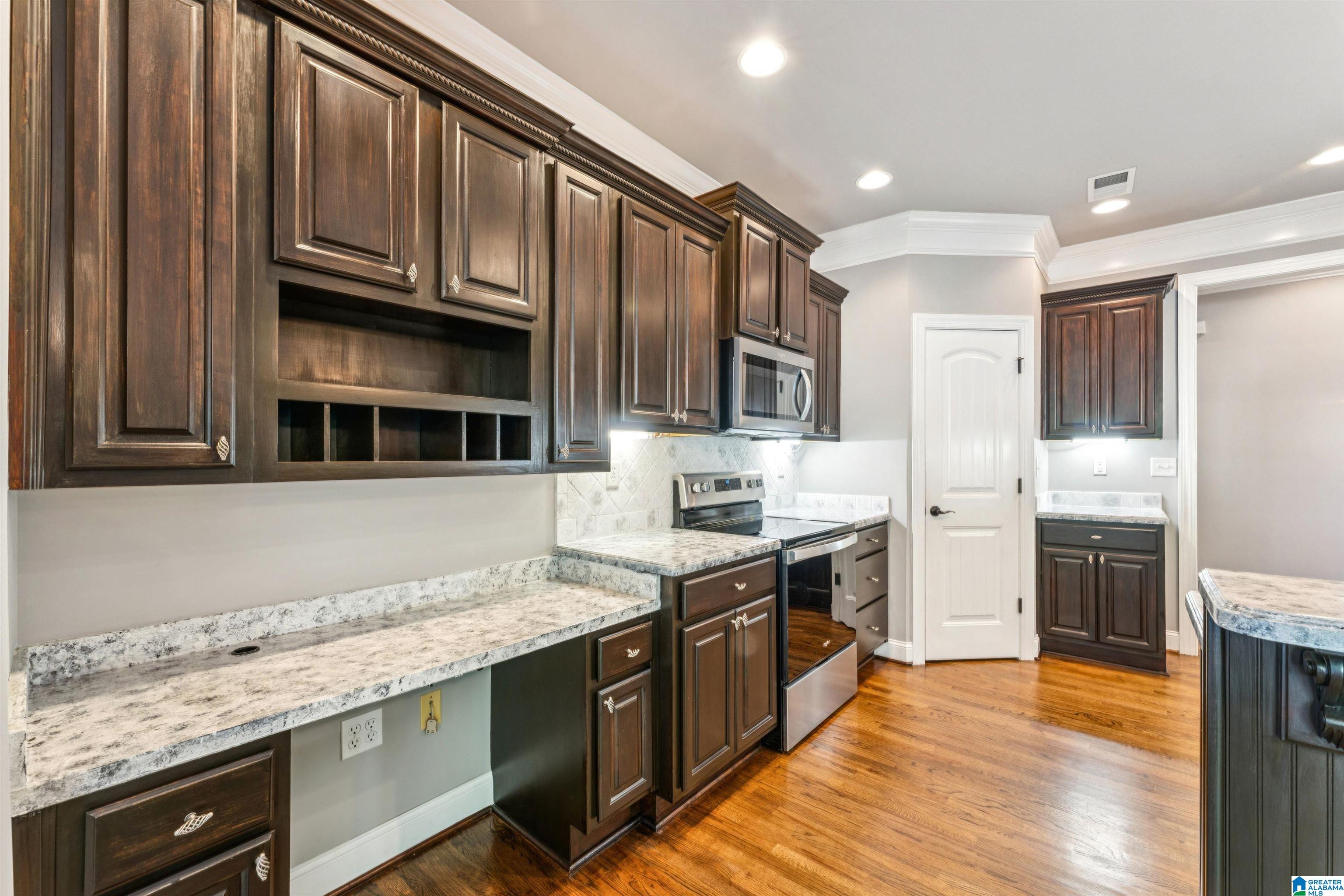 910 TWIN BLUFFS DRIVE