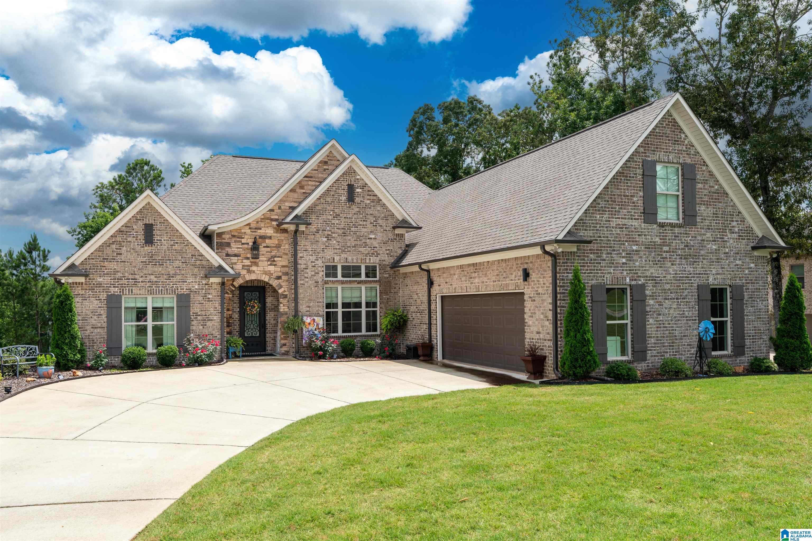 715 CASSIE DRIVE W