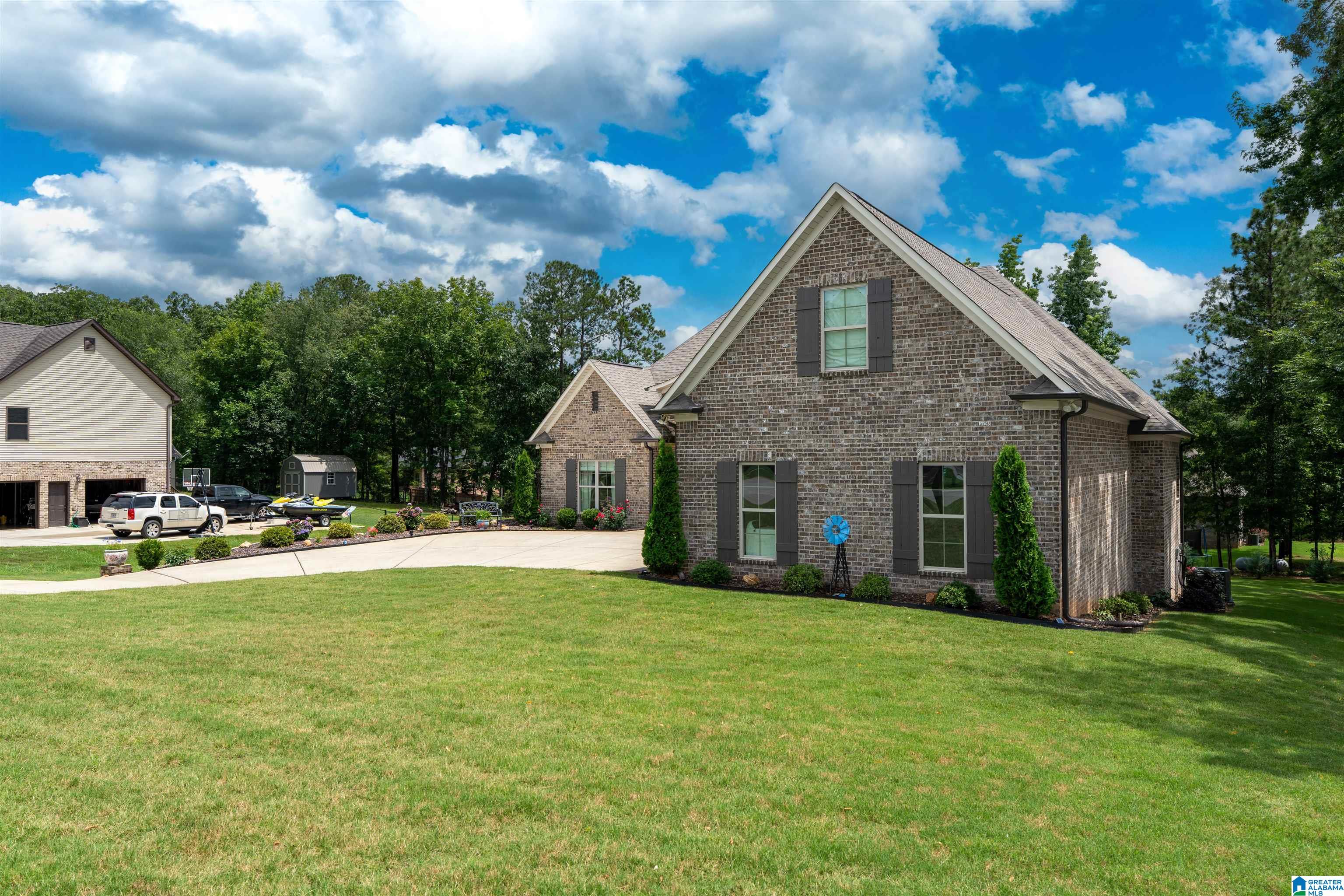 715 CASSIE DRIVE W