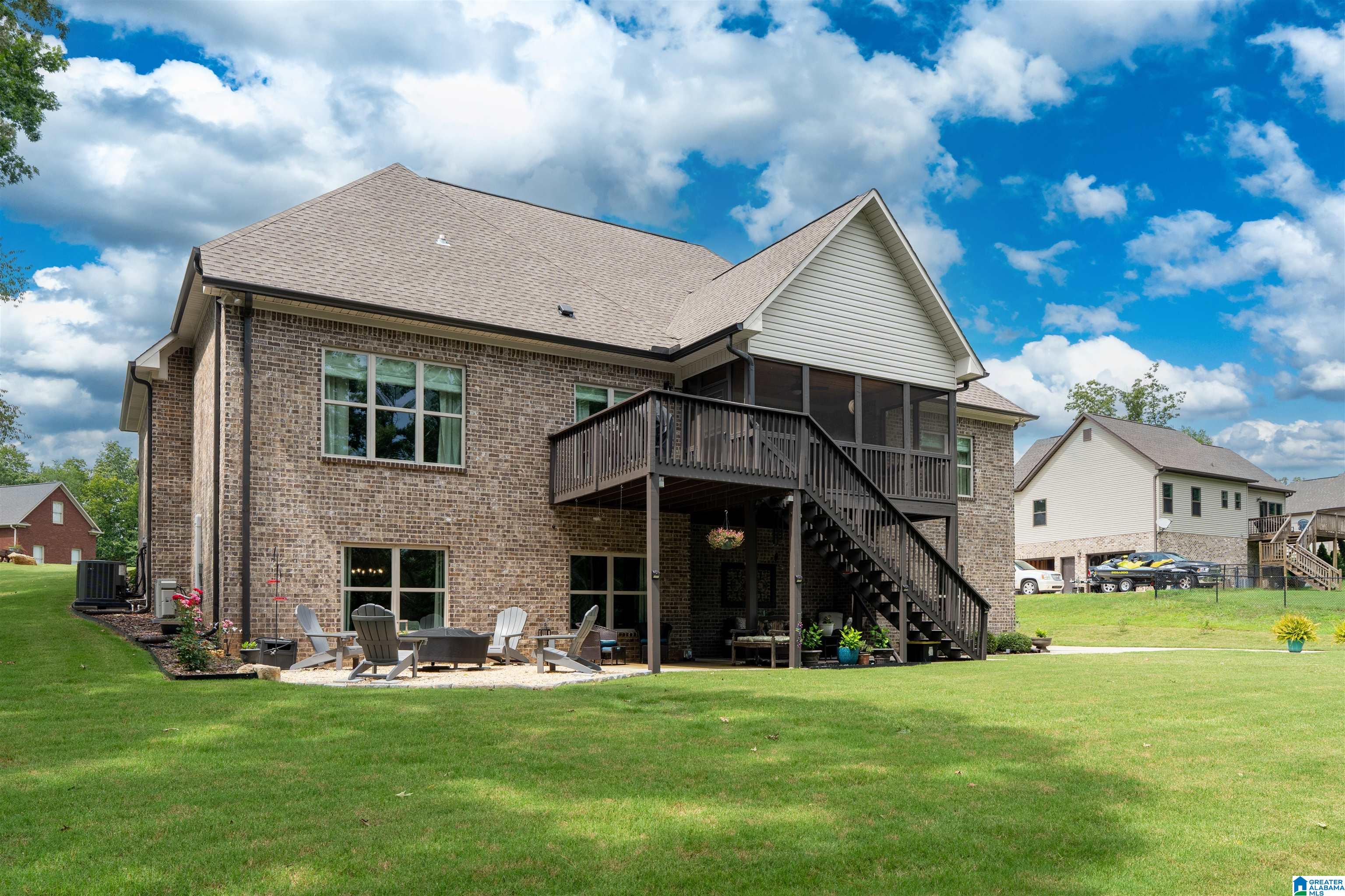 715 CASSIE DRIVE W