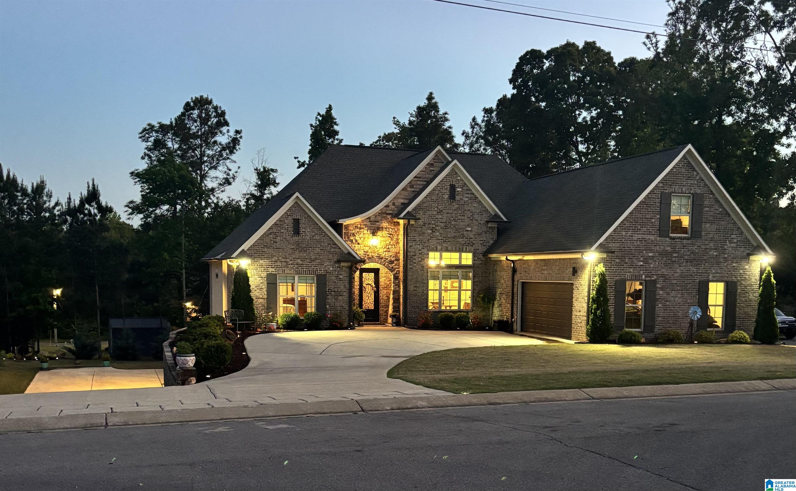 715 CASSIE DRIVE W