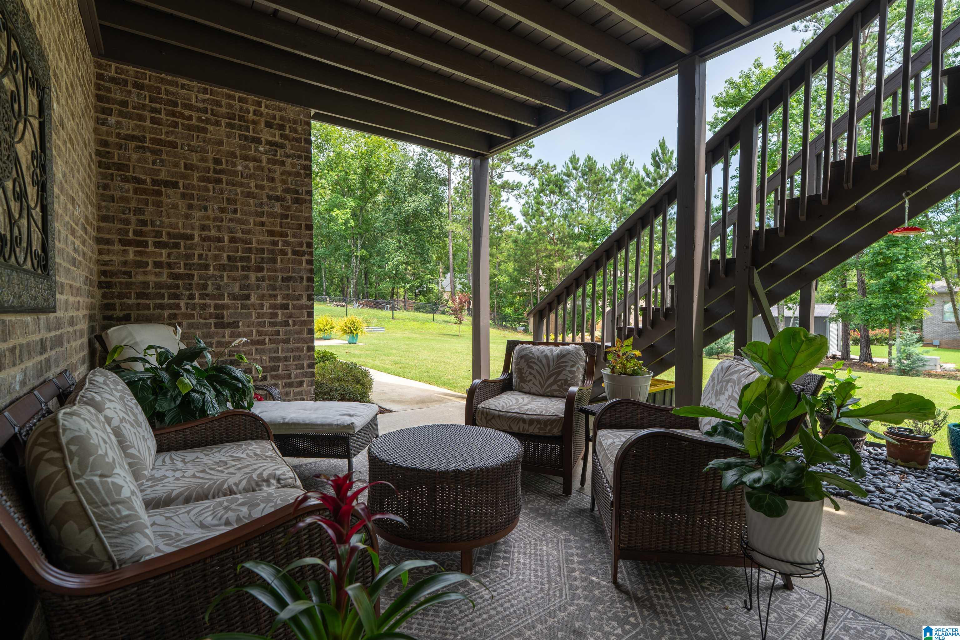 715 CASSIE DRIVE W