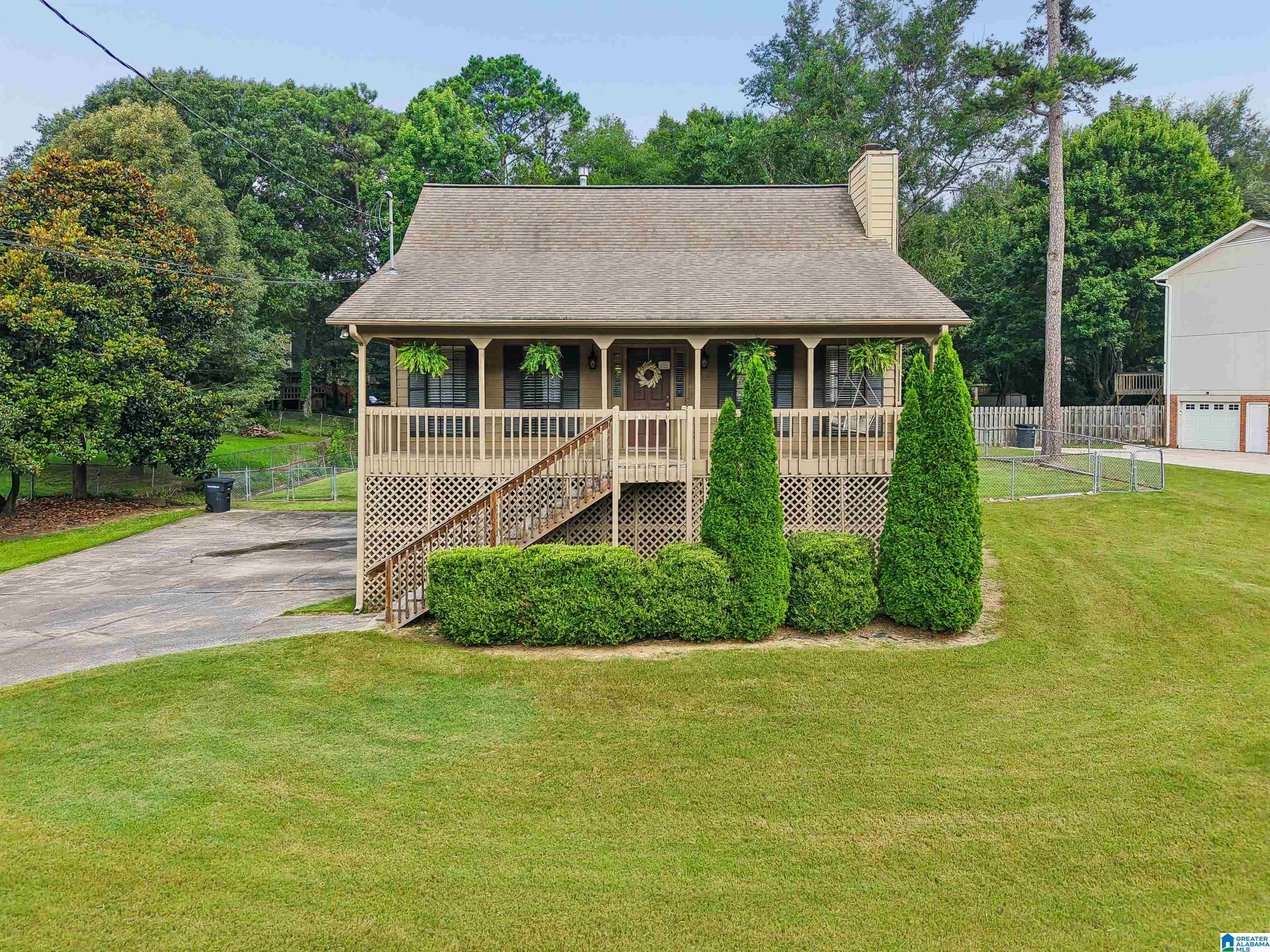 609 CHEROKEE CIRCLE