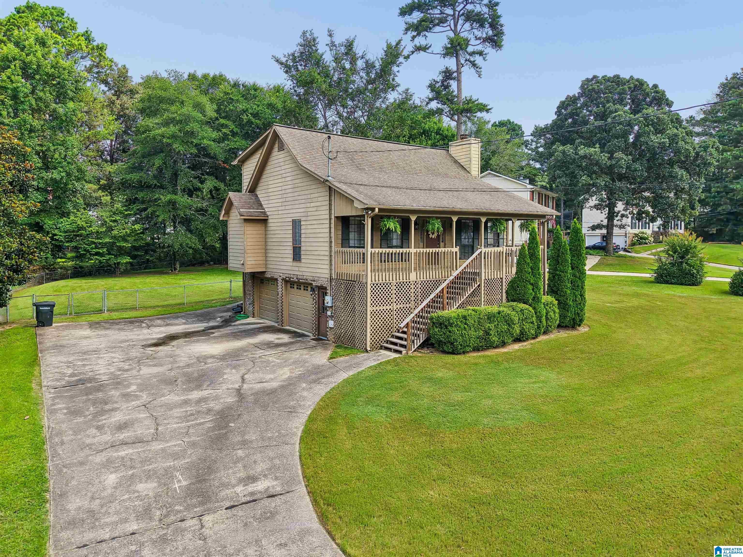 609 CHEROKEE CIRCLE