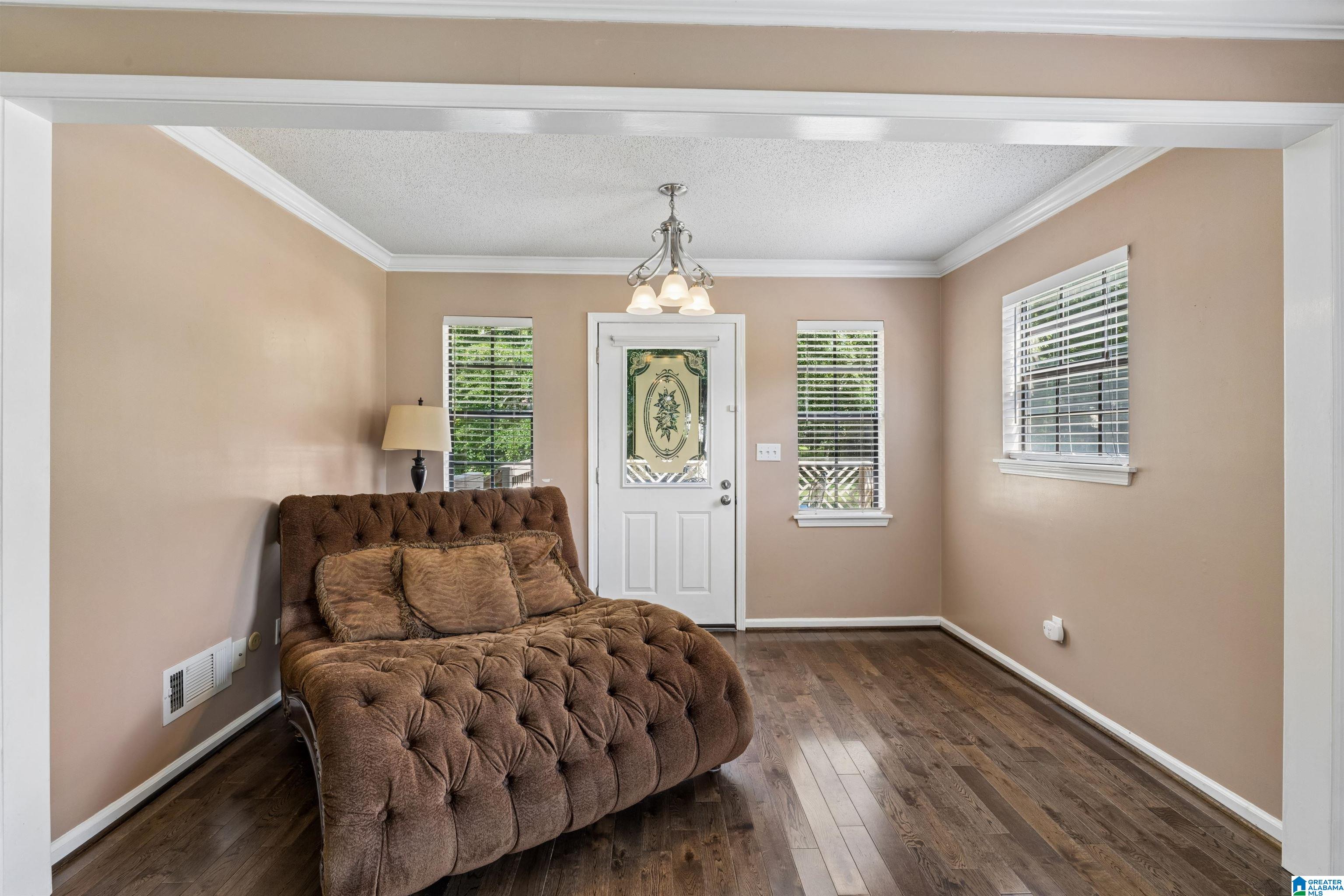 609 CHEROKEE CIRCLE