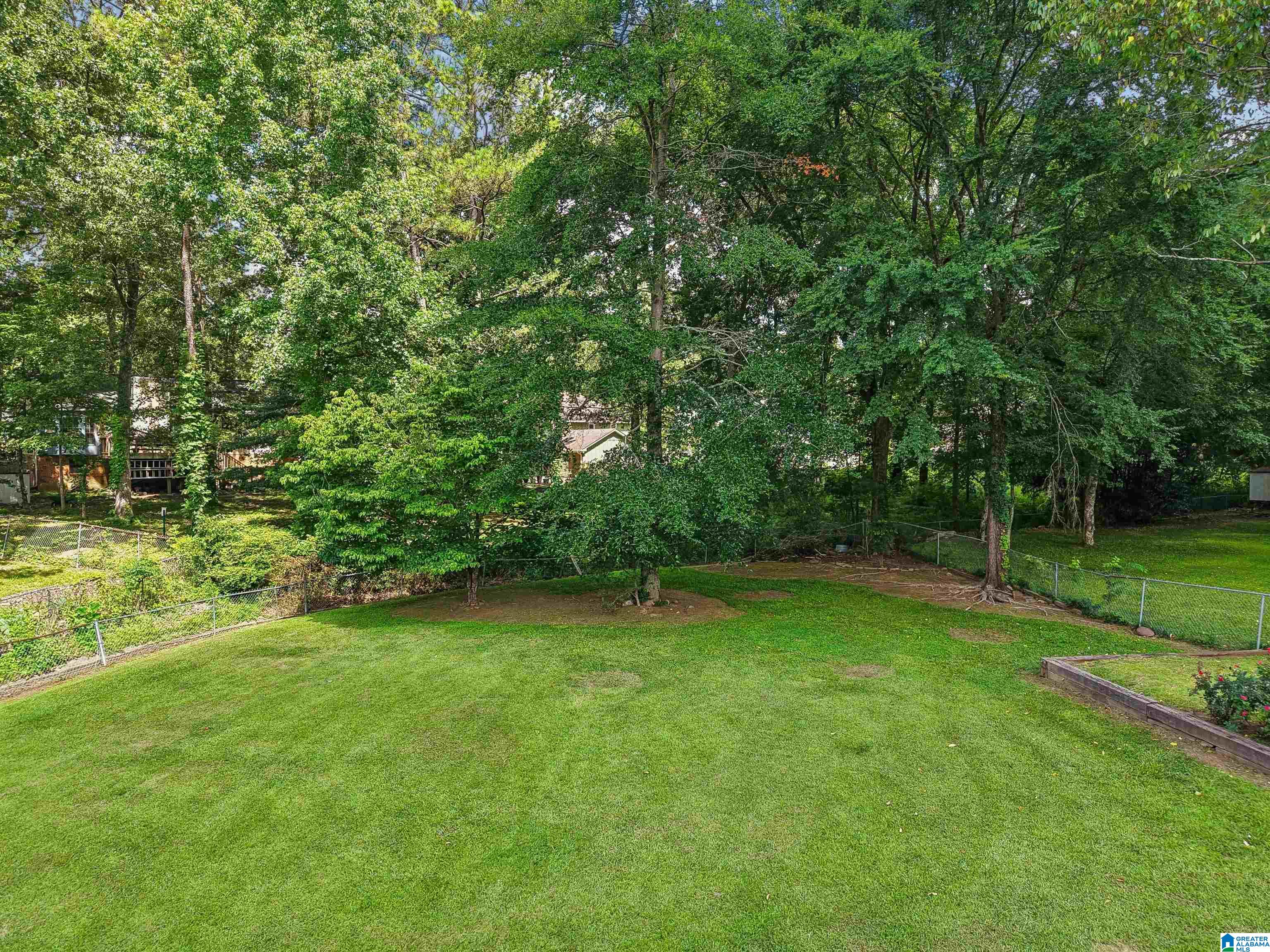 609 CHEROKEE CIRCLE