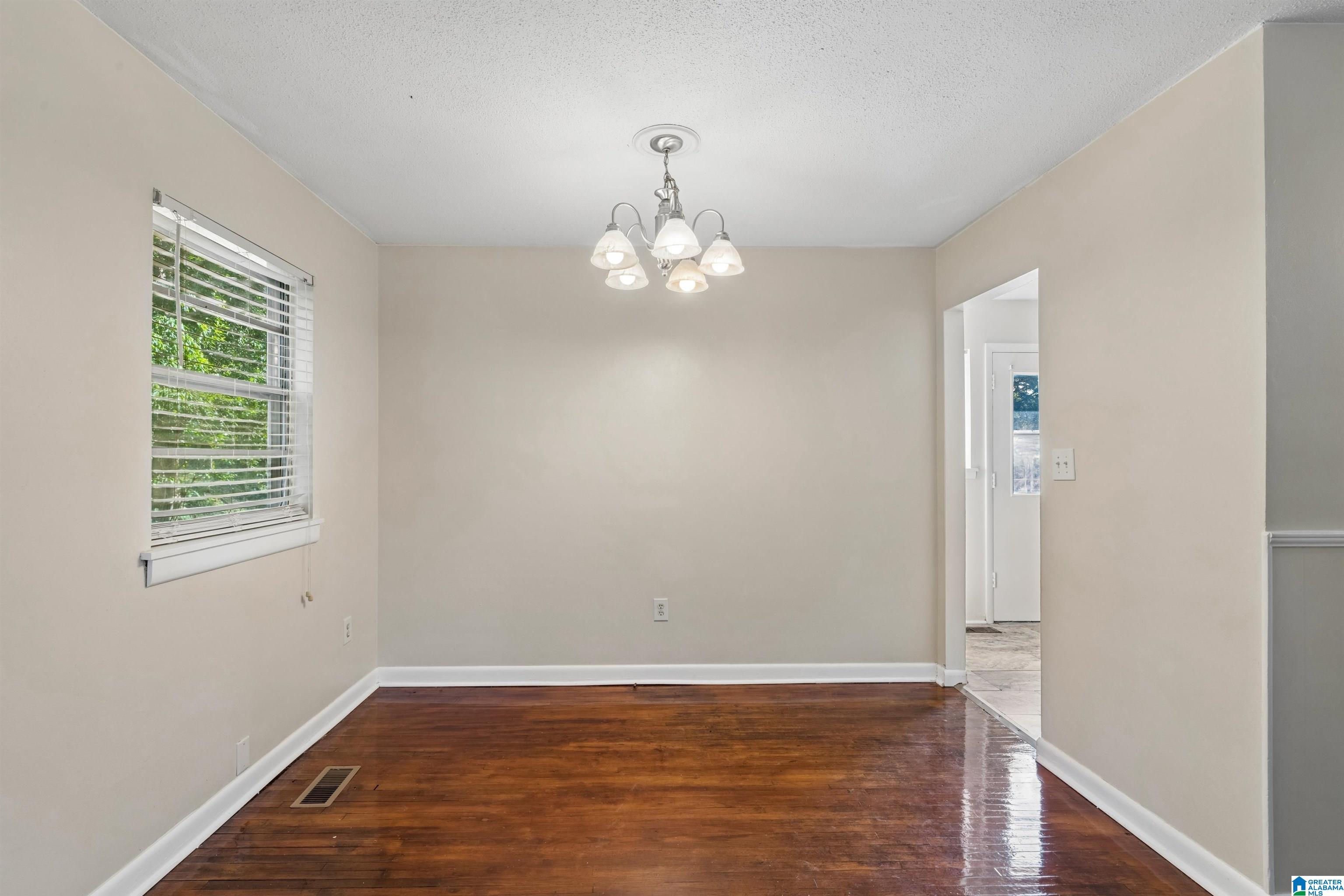 1128 ROBERT E LEE STREET