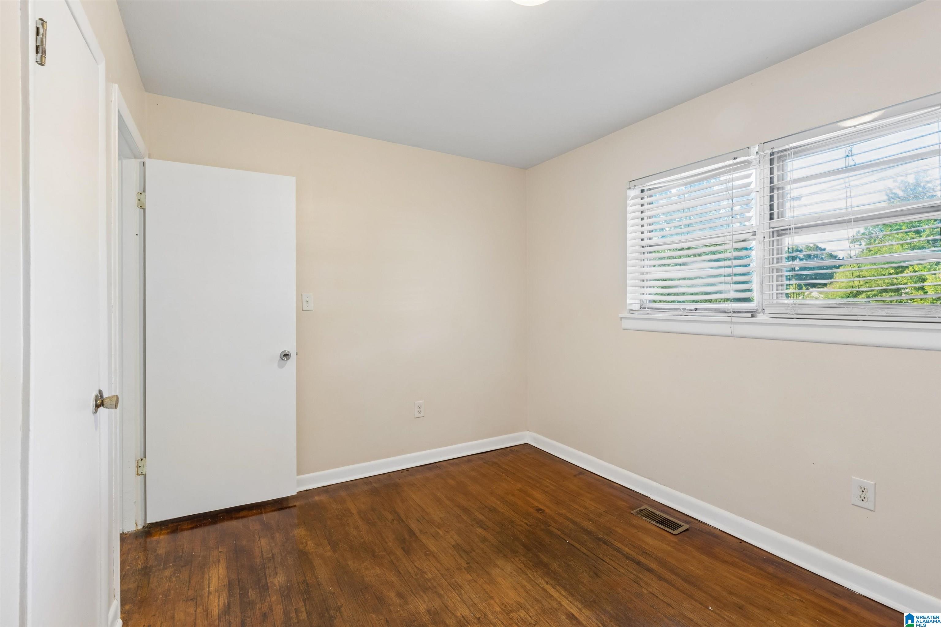 1128 ROBERT E LEE STREET
