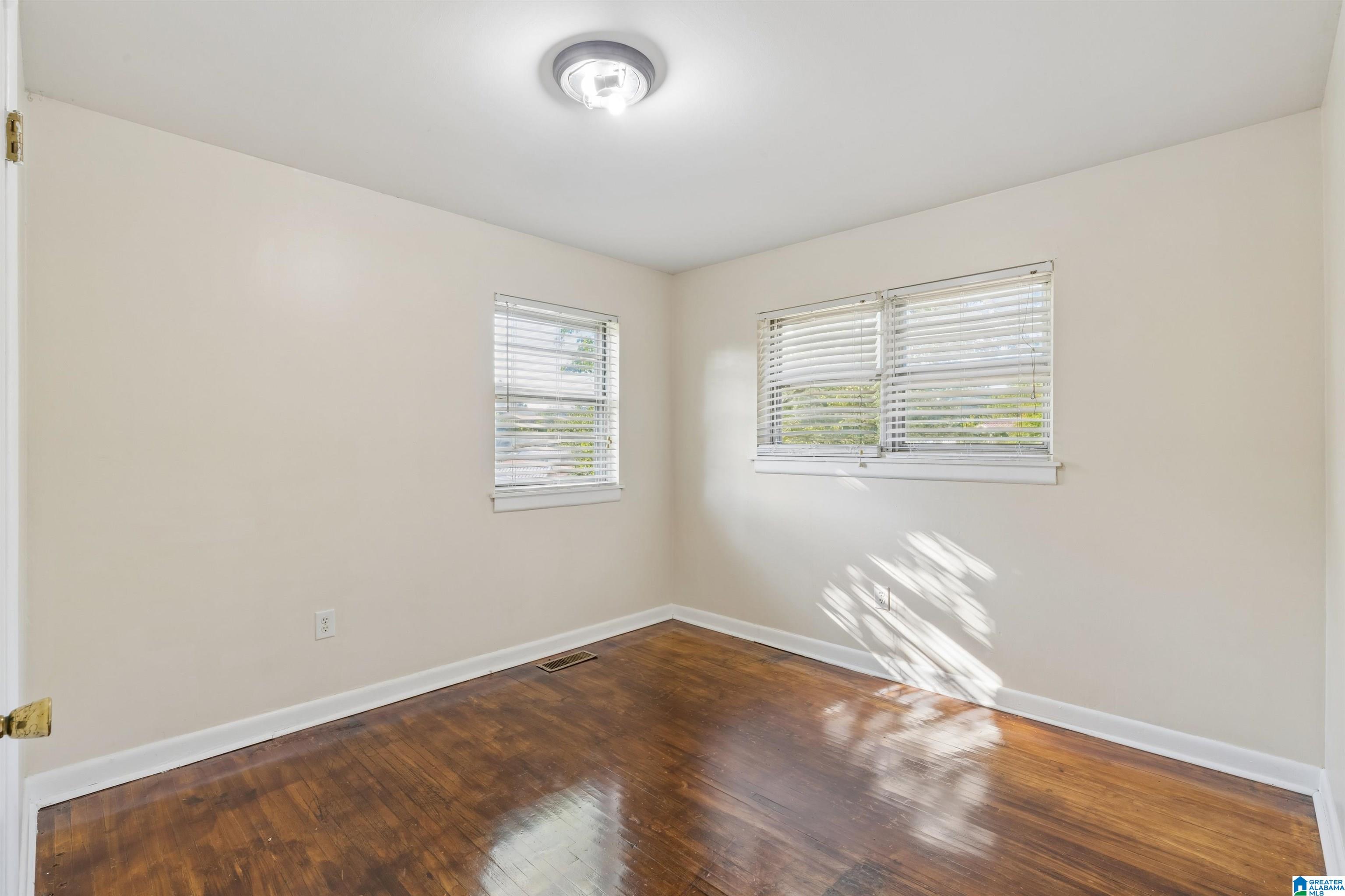 1128 ROBERT E LEE STREET