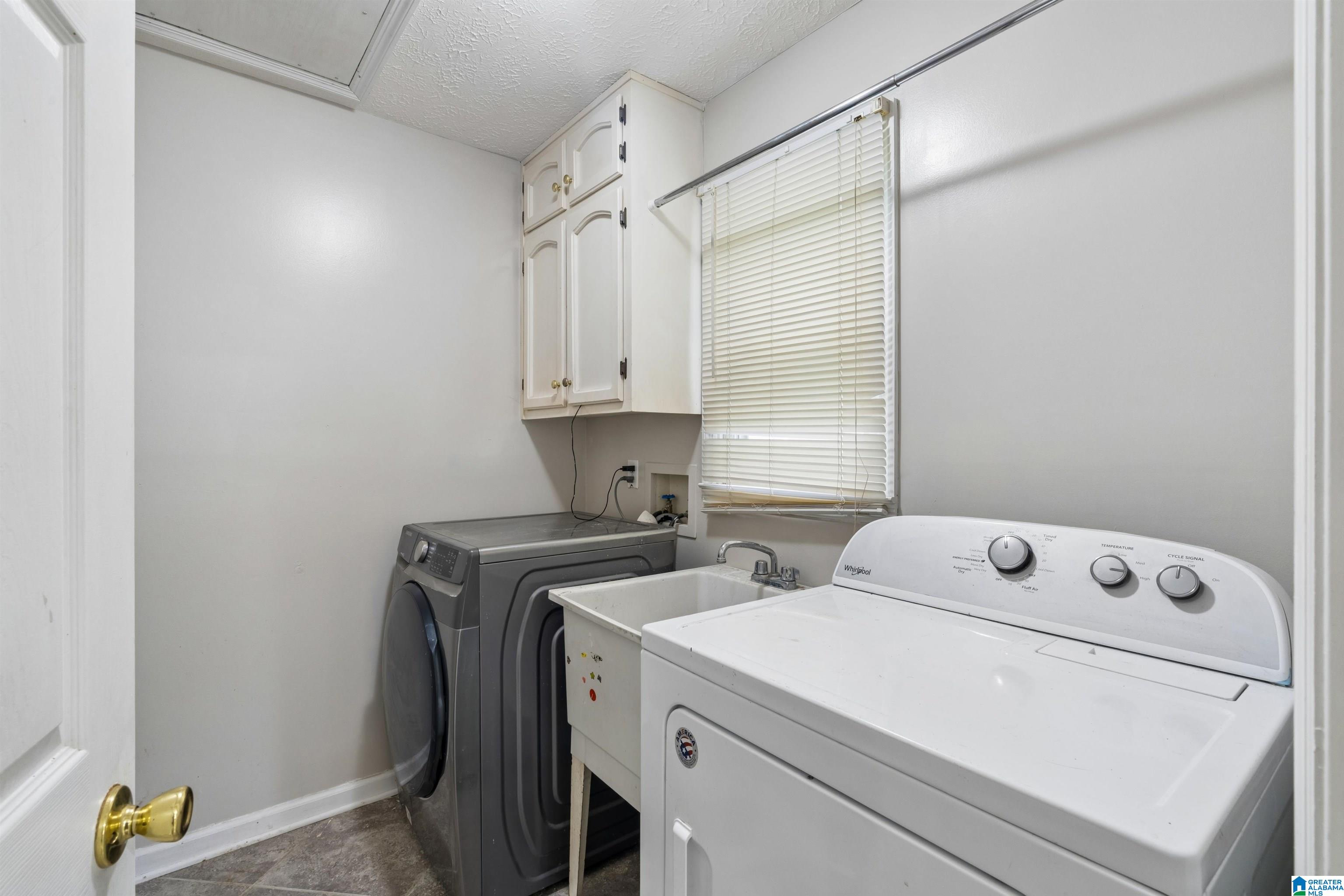 3215 BERKLEY HILLS DRIVE W