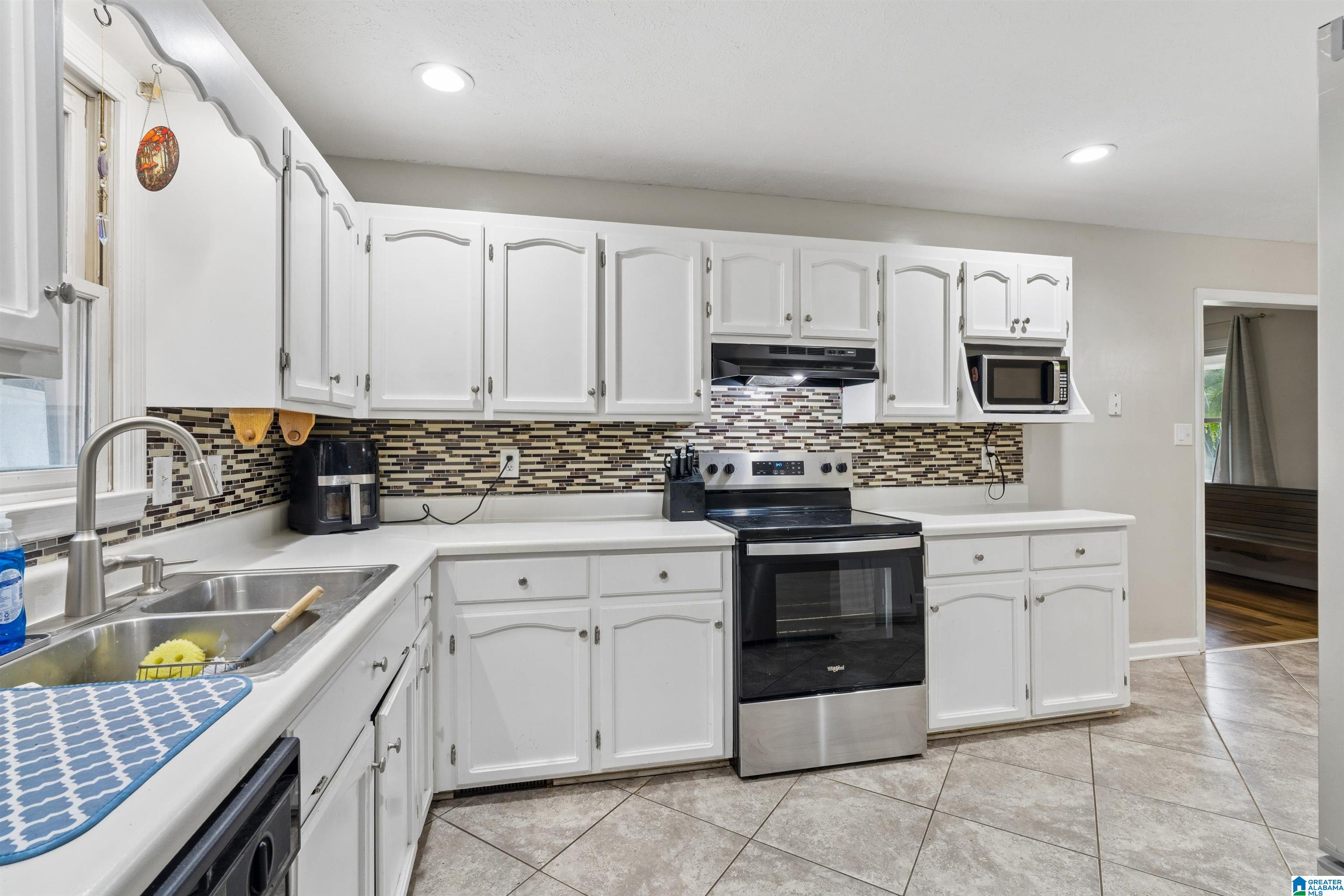 3215 BERKLEY HILLS DRIVE W