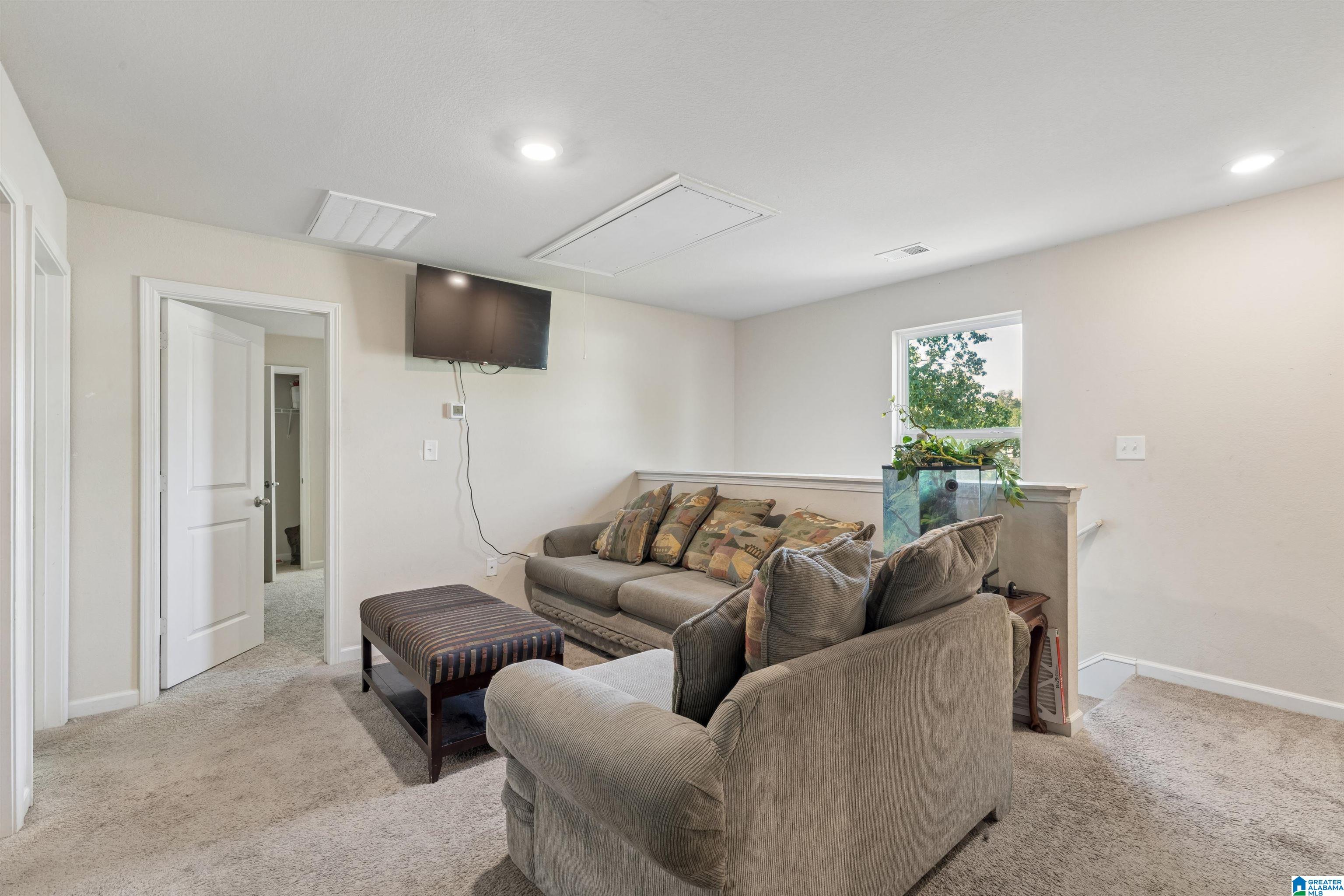 80 FARMHOUSE LANE