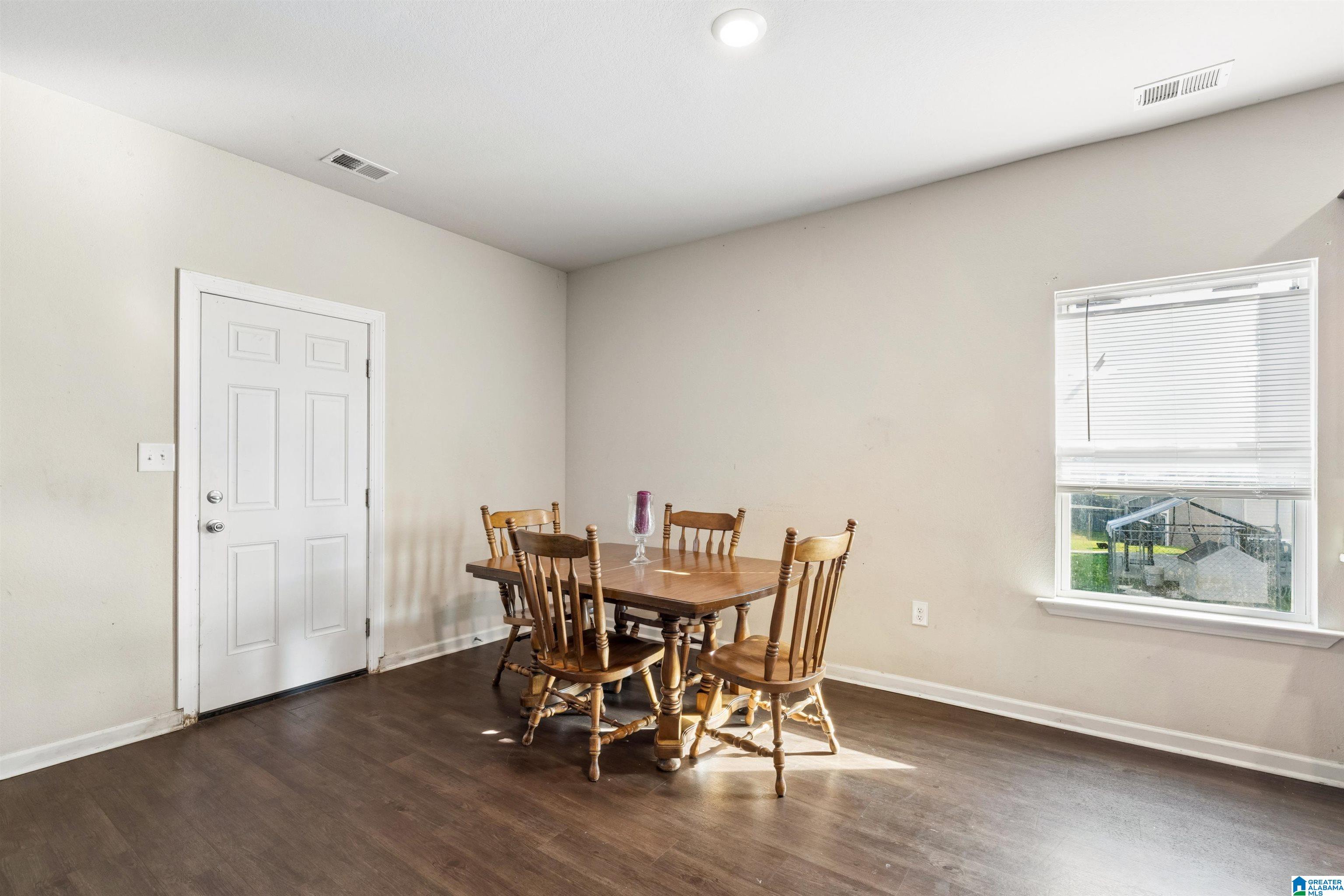 80 FARMHOUSE LANE
