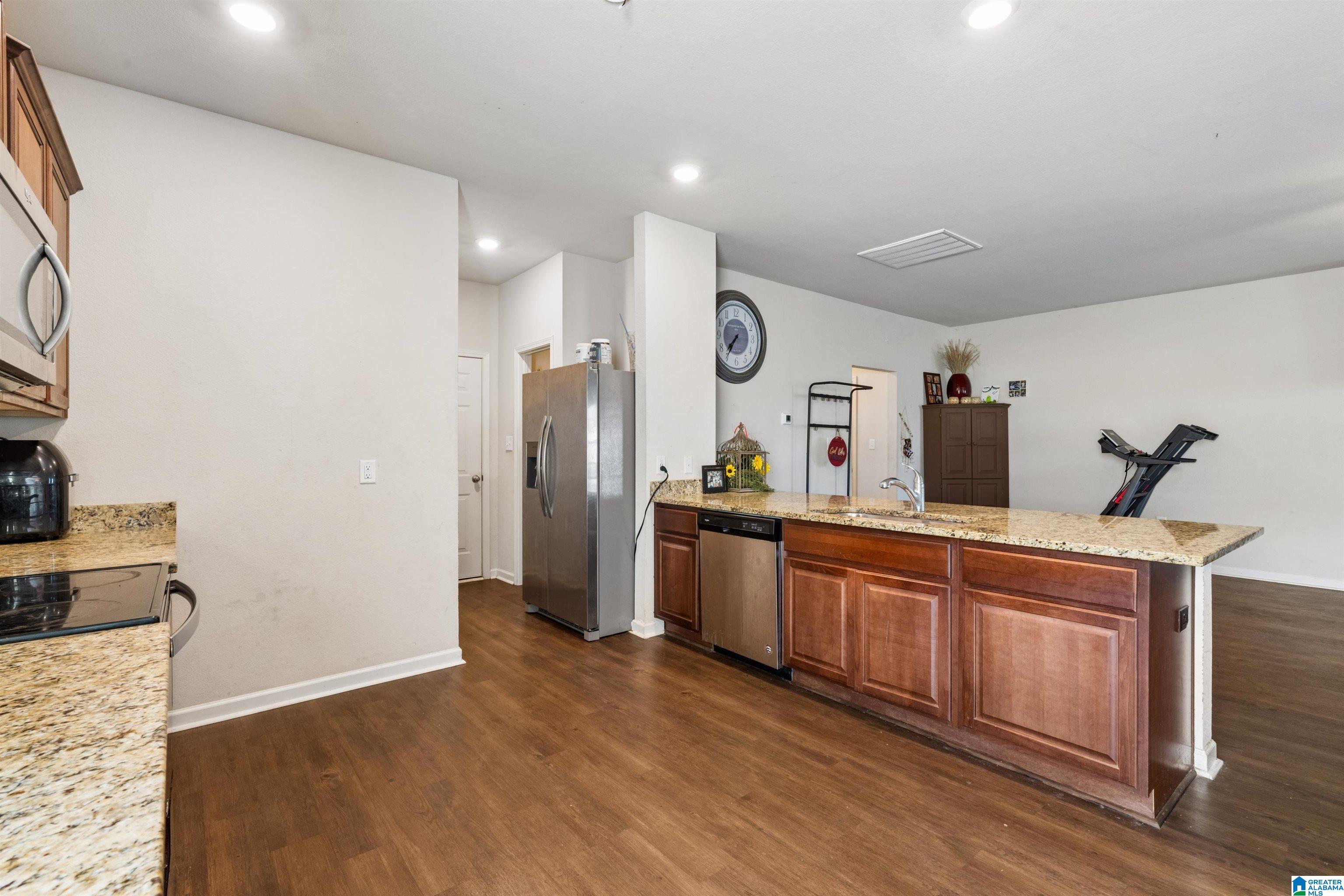 80 FARMHOUSE LANE
