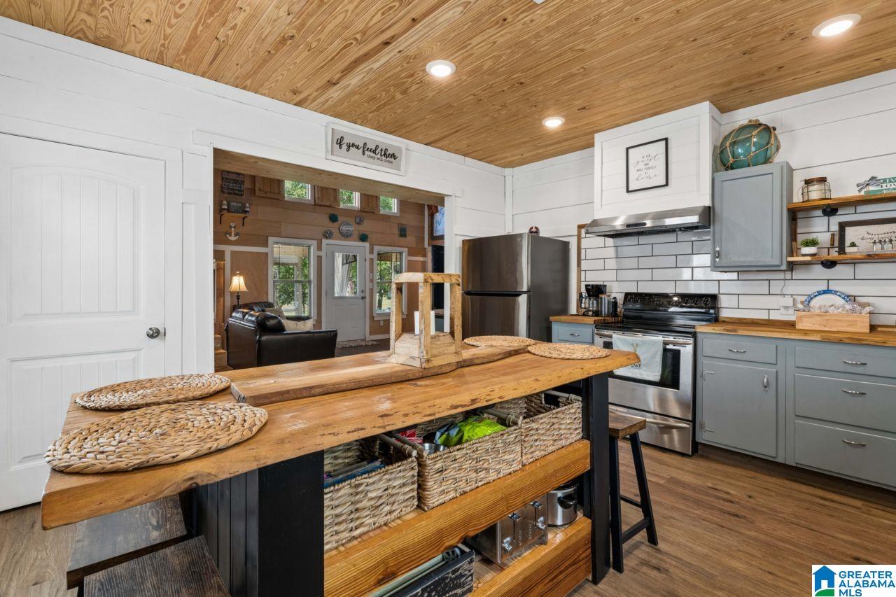 180 W LAKE HILL DRIVE