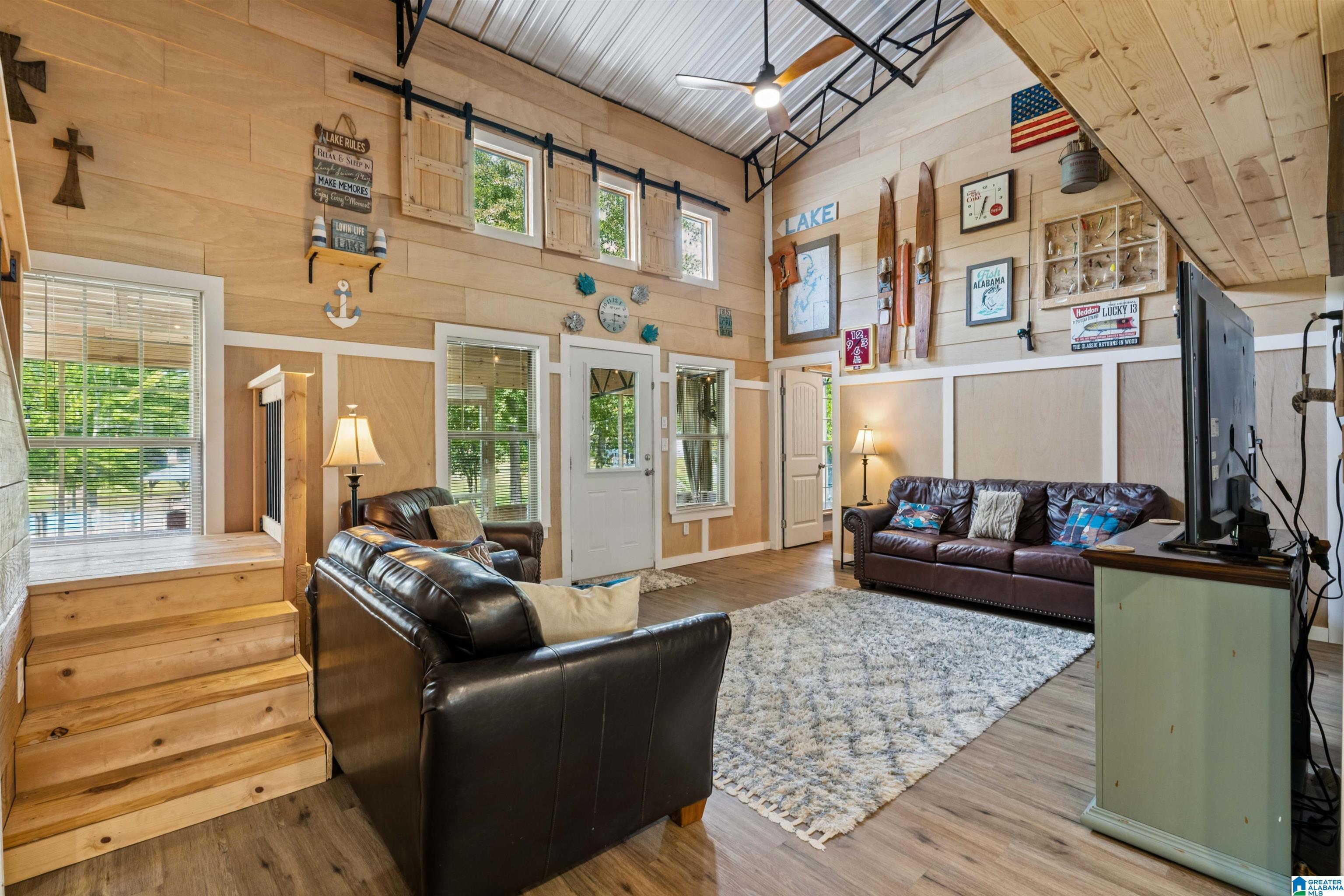 180 W LAKE HILL DRIVE