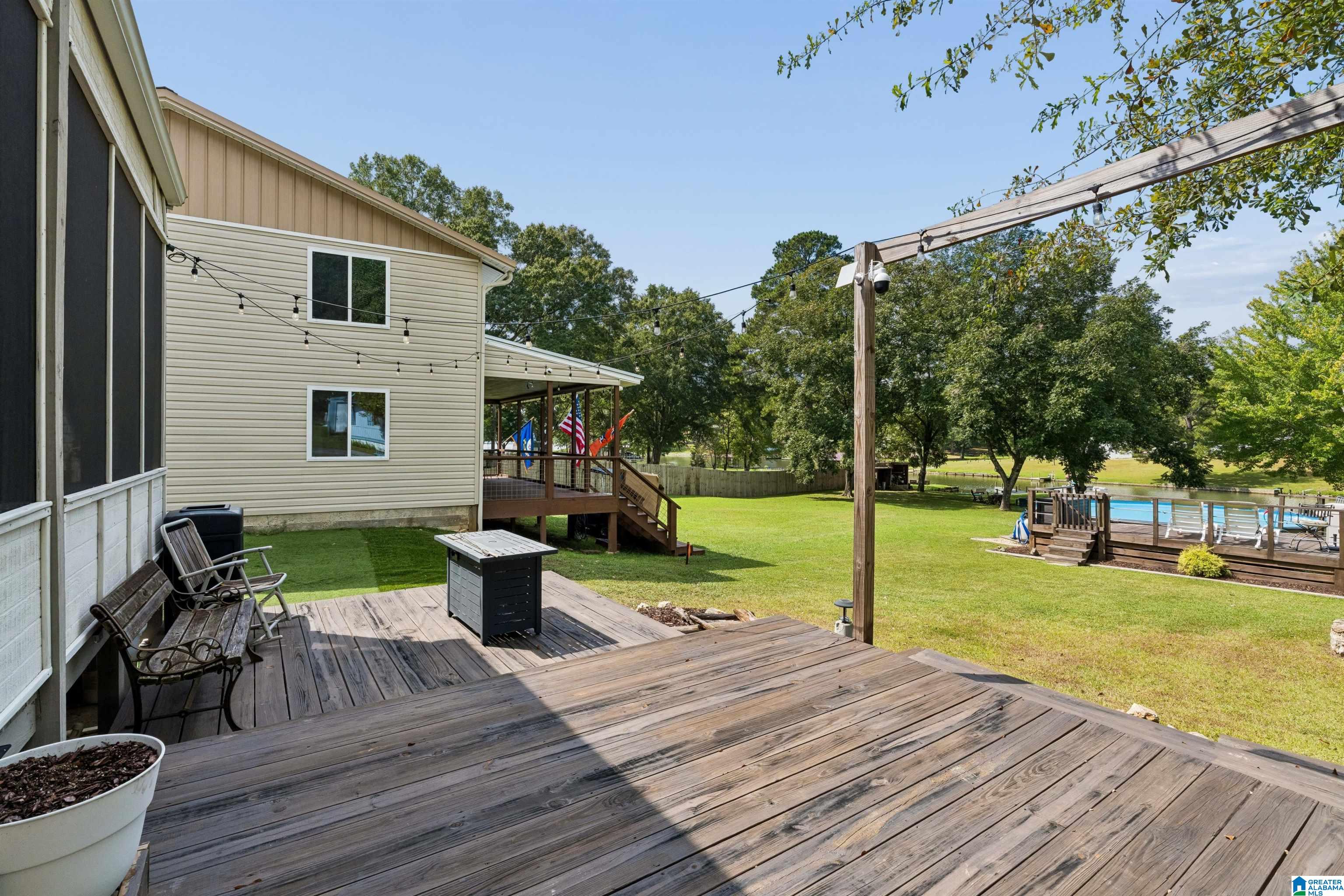 180 W LAKE HILL DRIVE