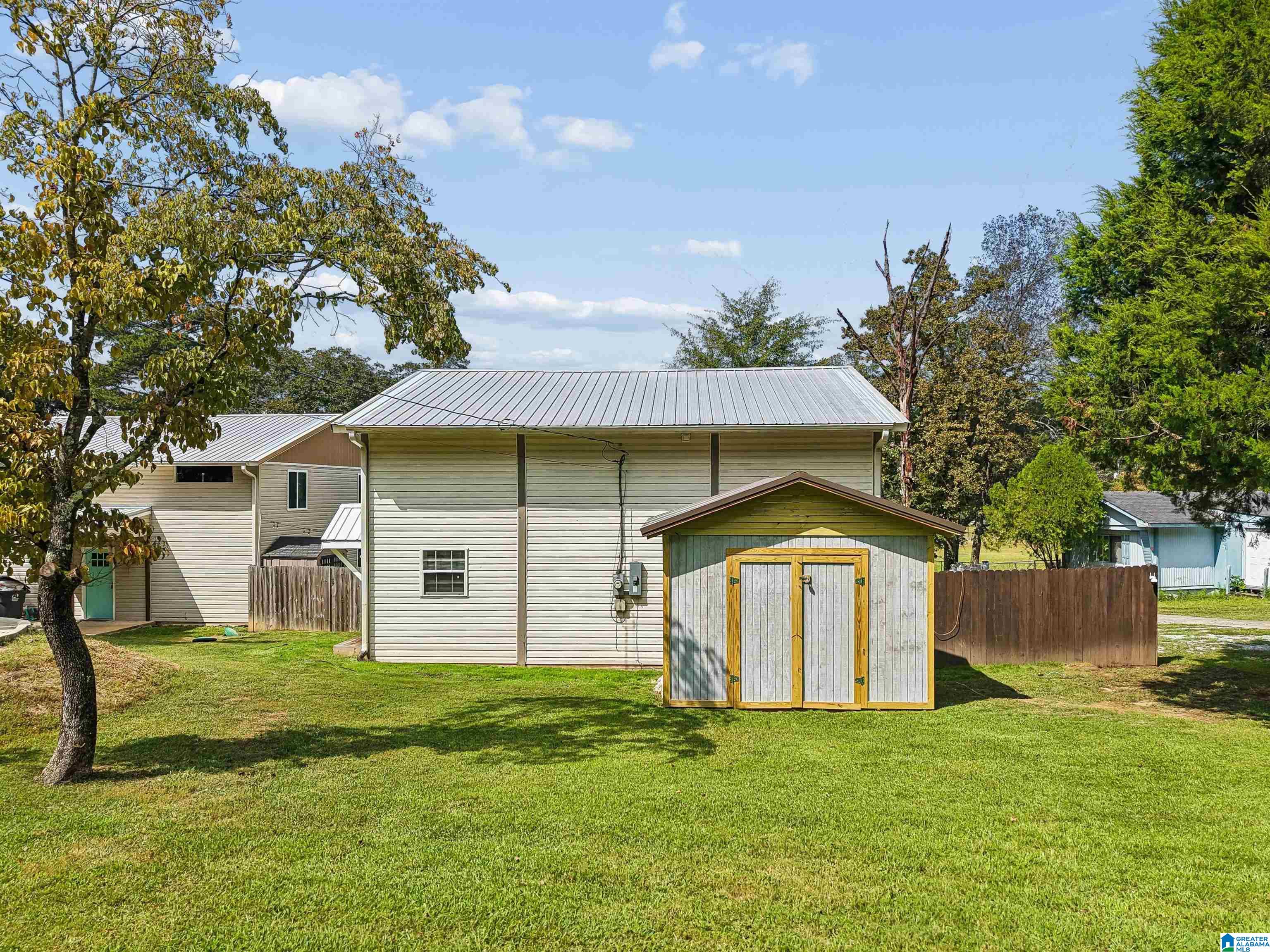 180 W LAKE HILL DRIVE