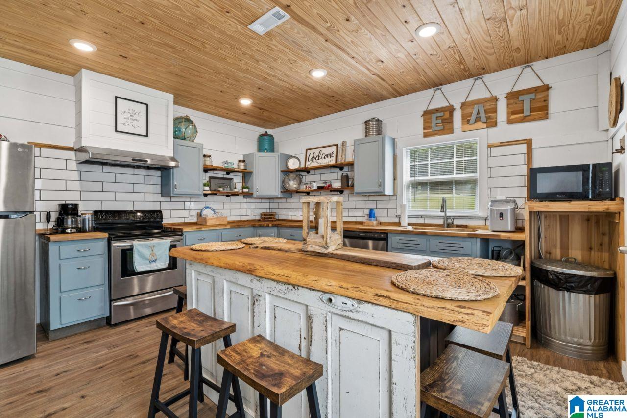 180 W LAKE HILL DRIVE